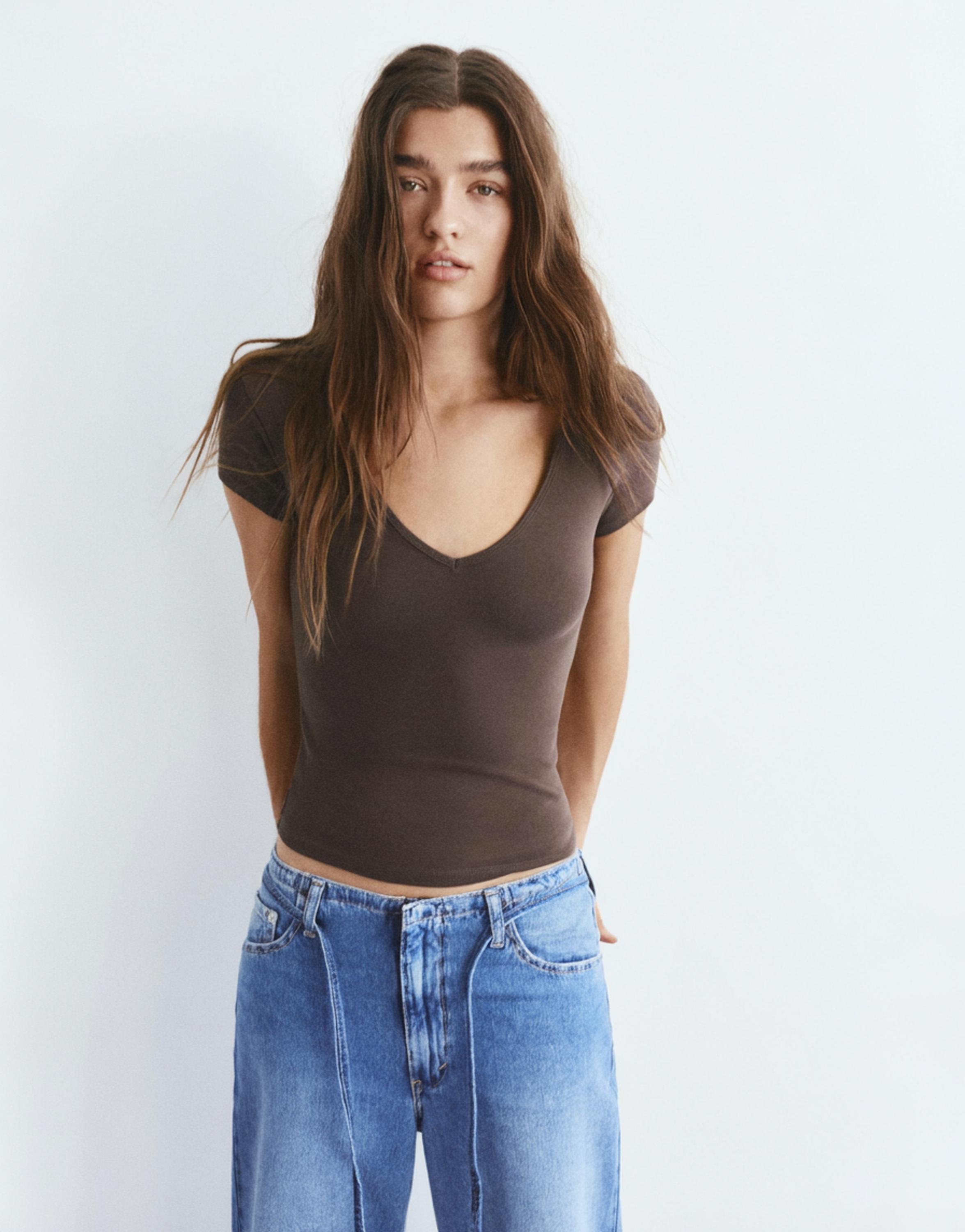 V-neck T-shirt — Brown