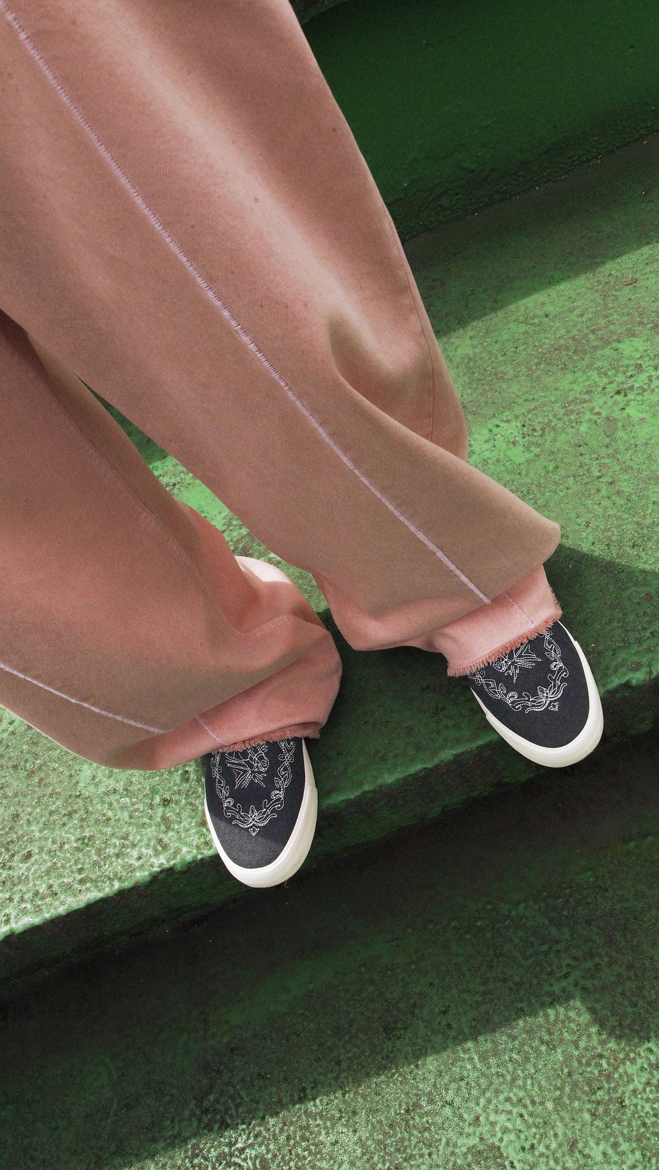 Embroidered canvas trainers — Black
