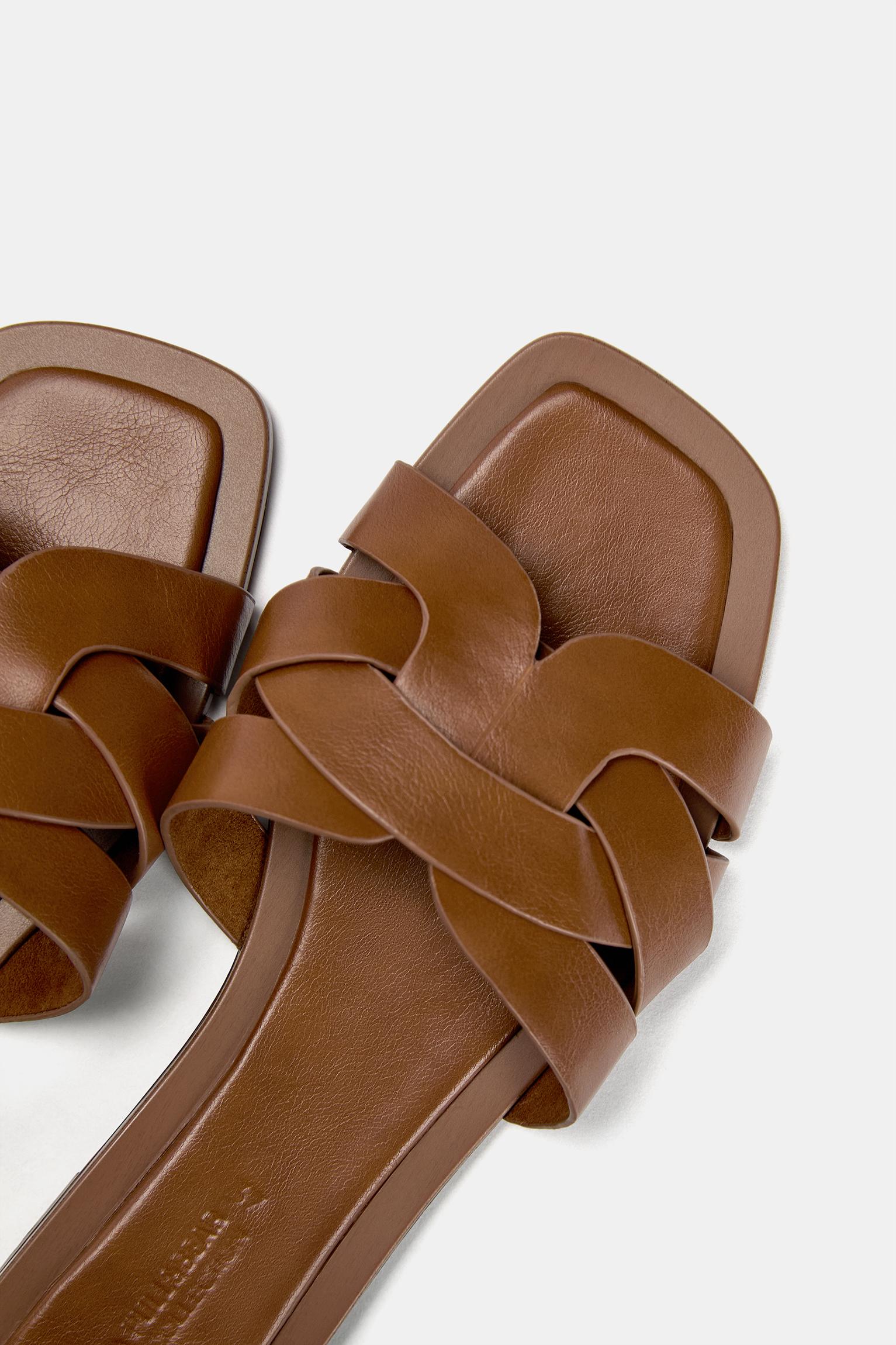Flat strap sandals — Brown