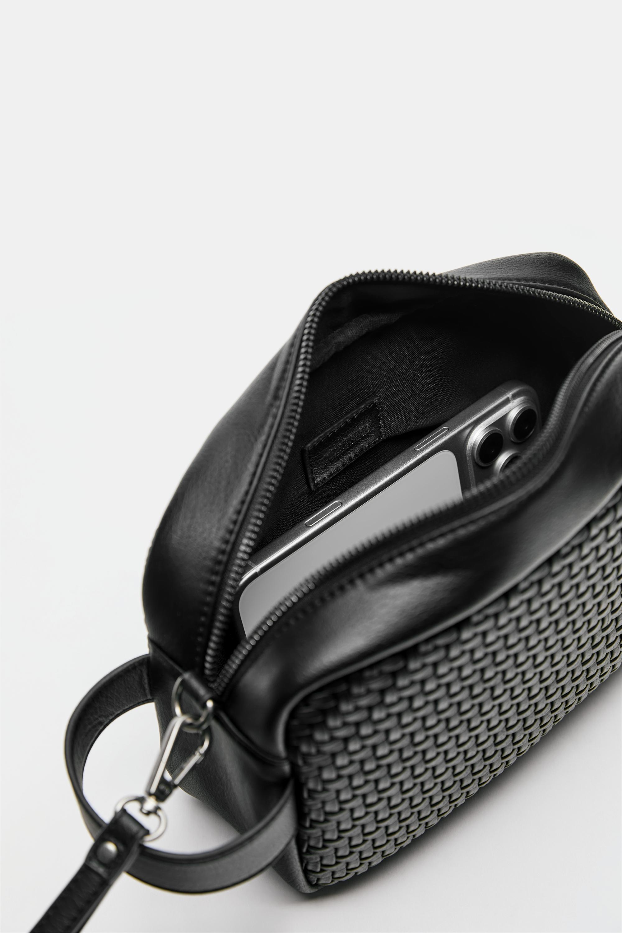 Woven wash bag with handle — Black