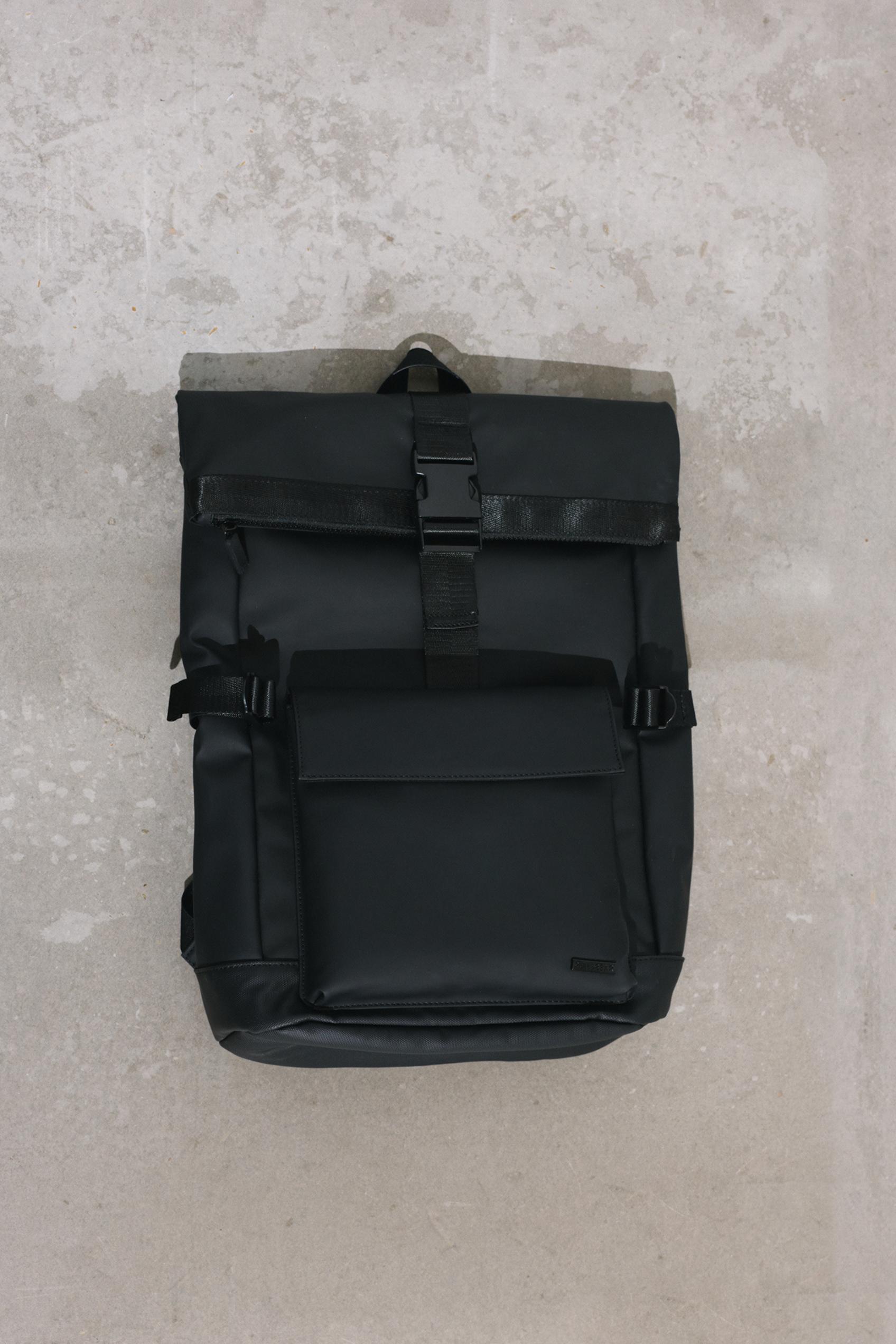 Rubberised flap backpack — Black