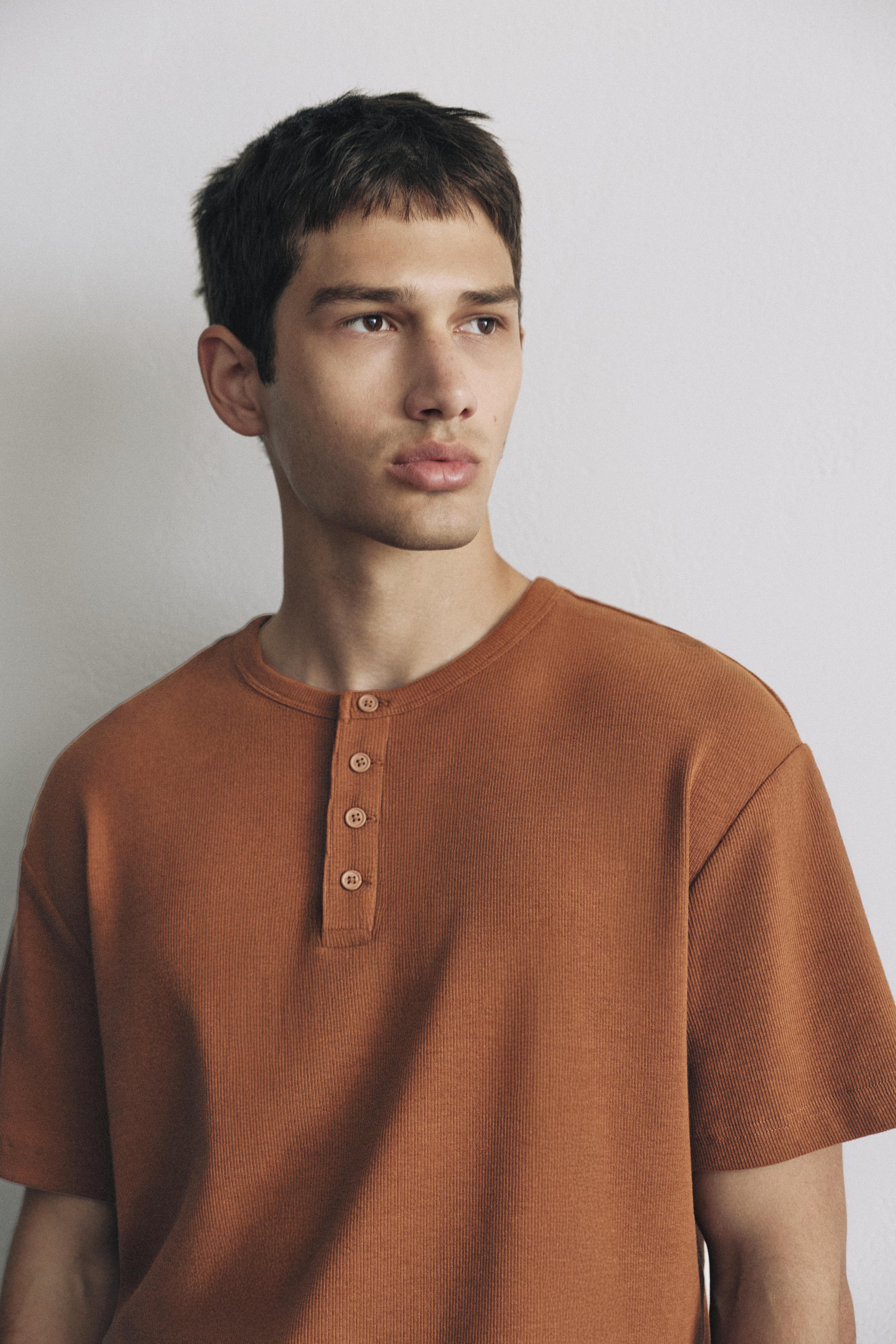 Slim-fit Henley T-shirt — Brown