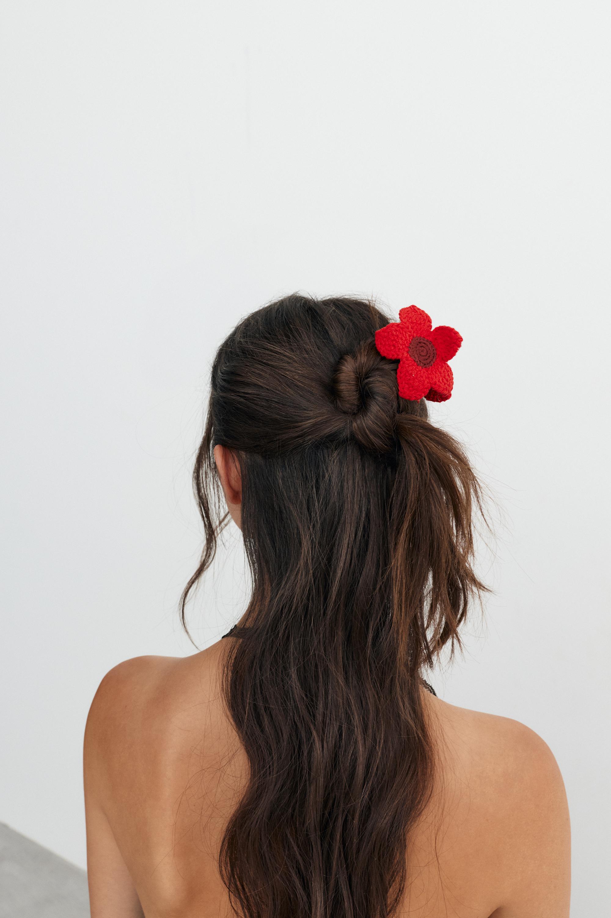 Crochet flower hair clip — Red