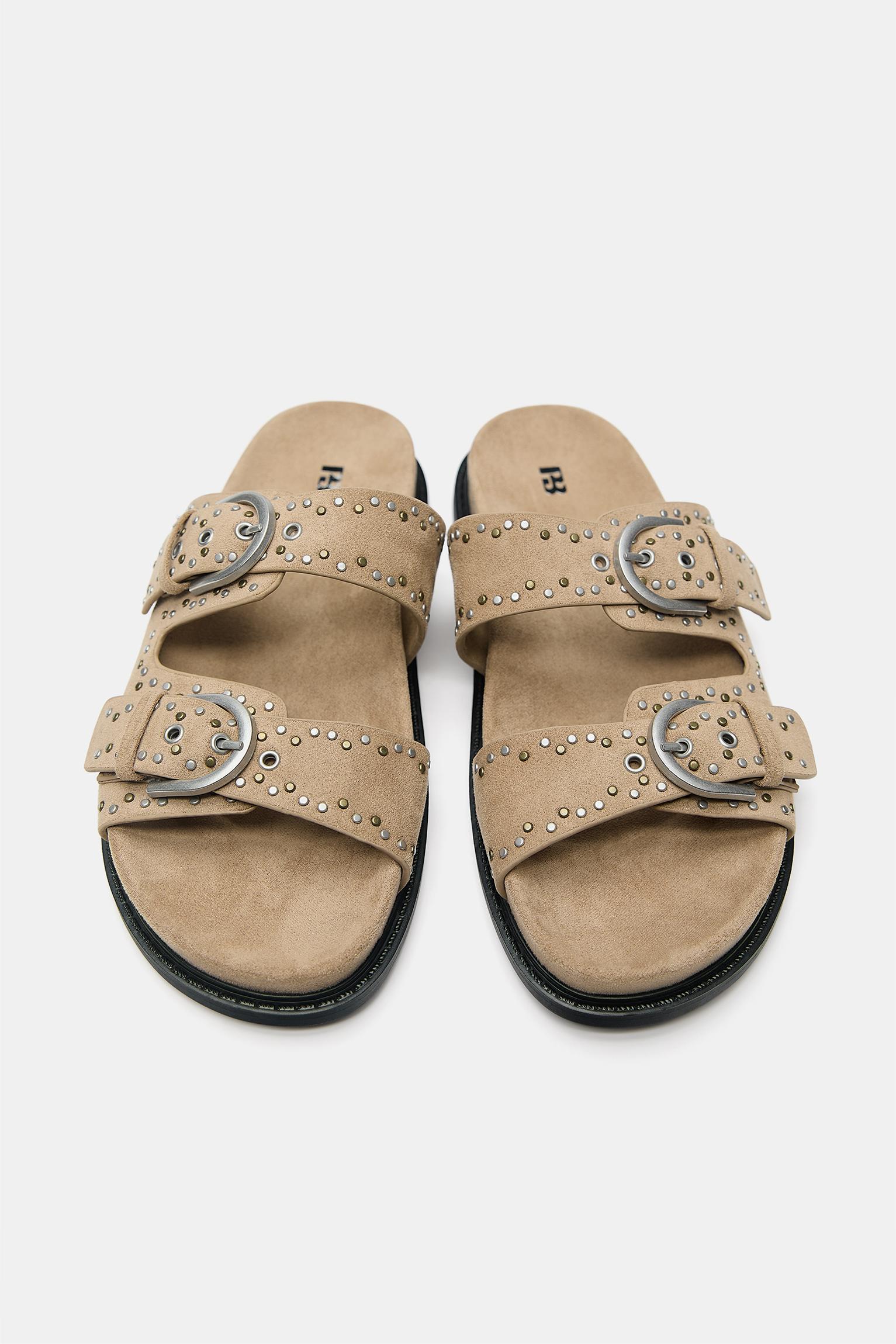 Flat buckle sandals with studs — Sand