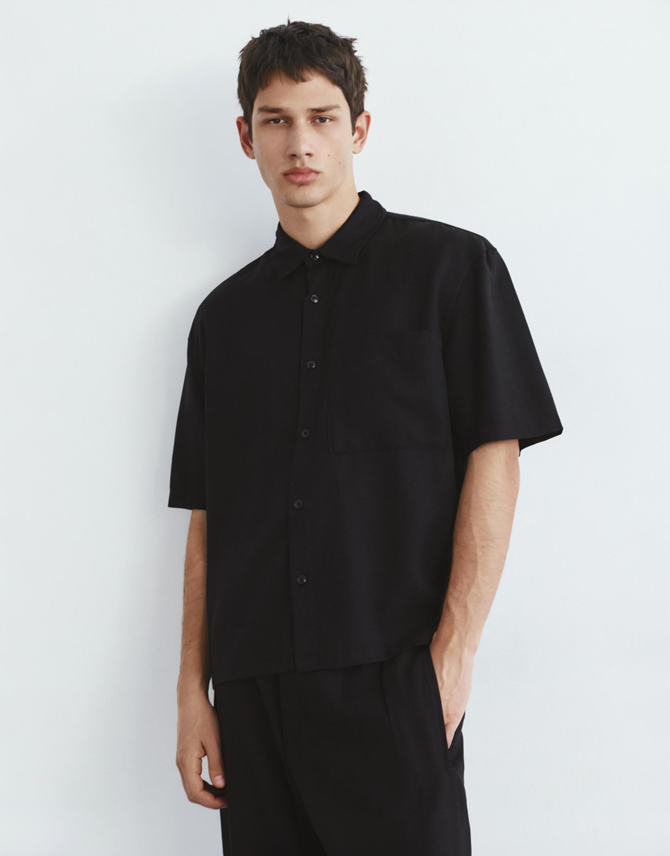 Short sleeve shirt with pocket — Black