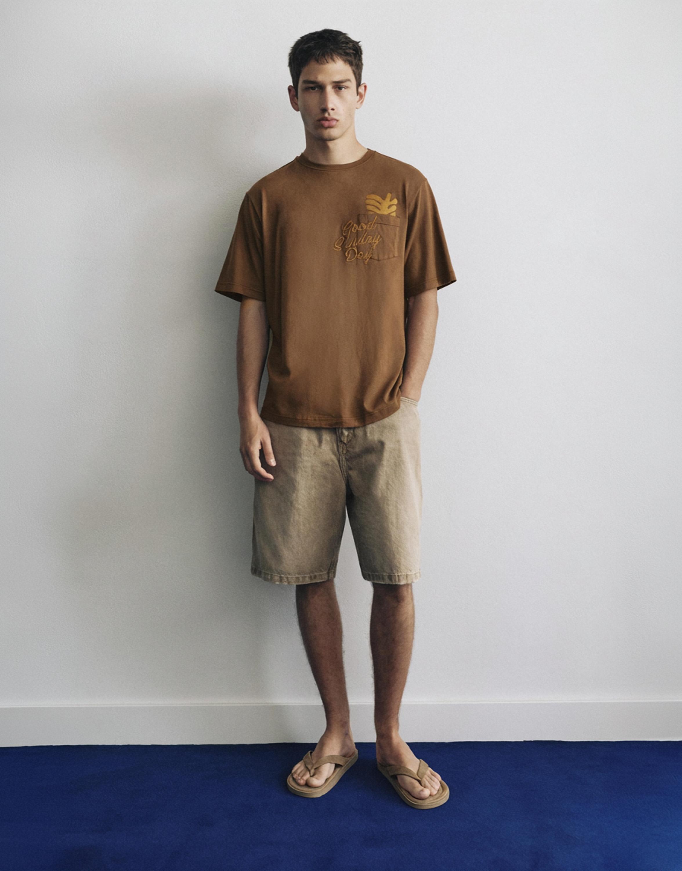 Boxy-fit graphic pocket T-shirt — Brown