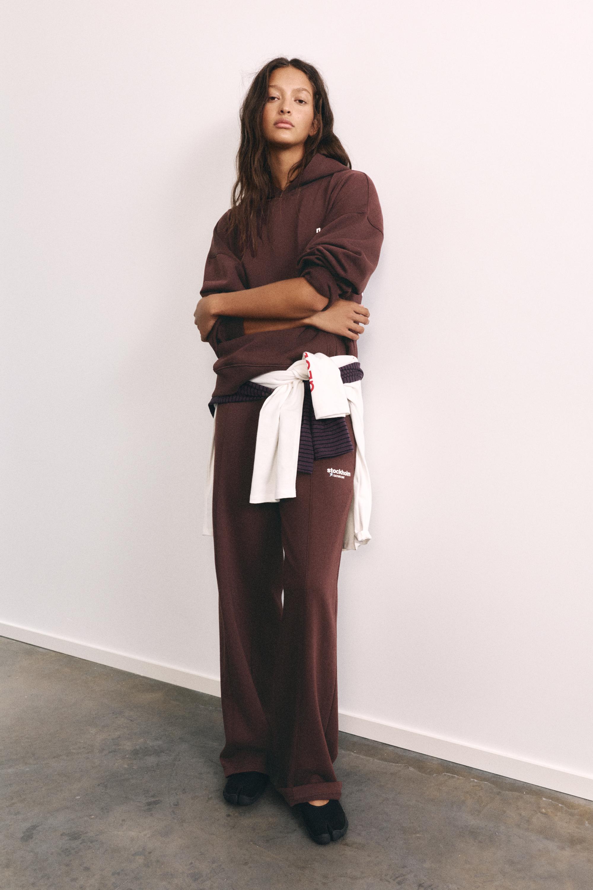 Graphic joggers — Maroon