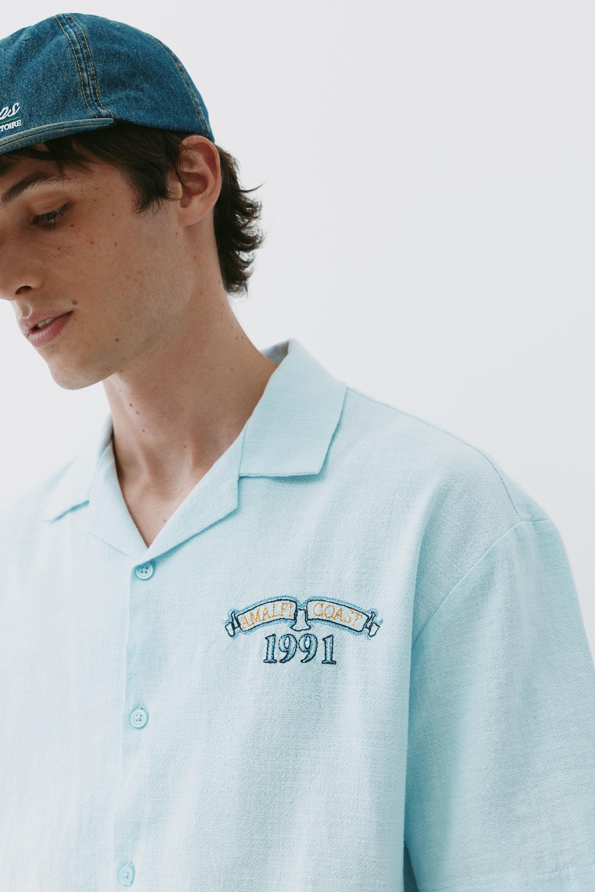 Short sleeve embroidered shirt — Pale blue