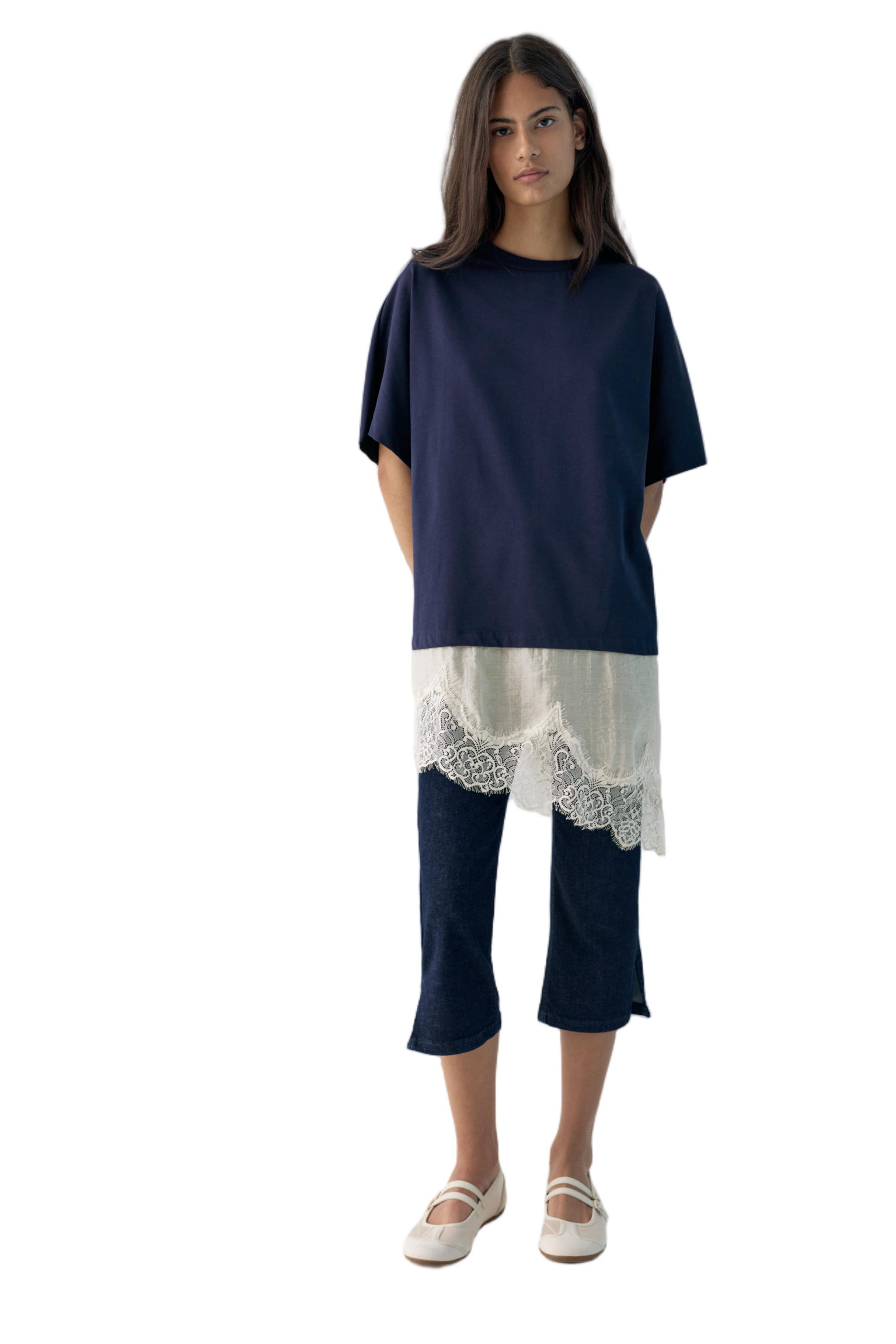 Contrast T-shirt with lace hem — Navy