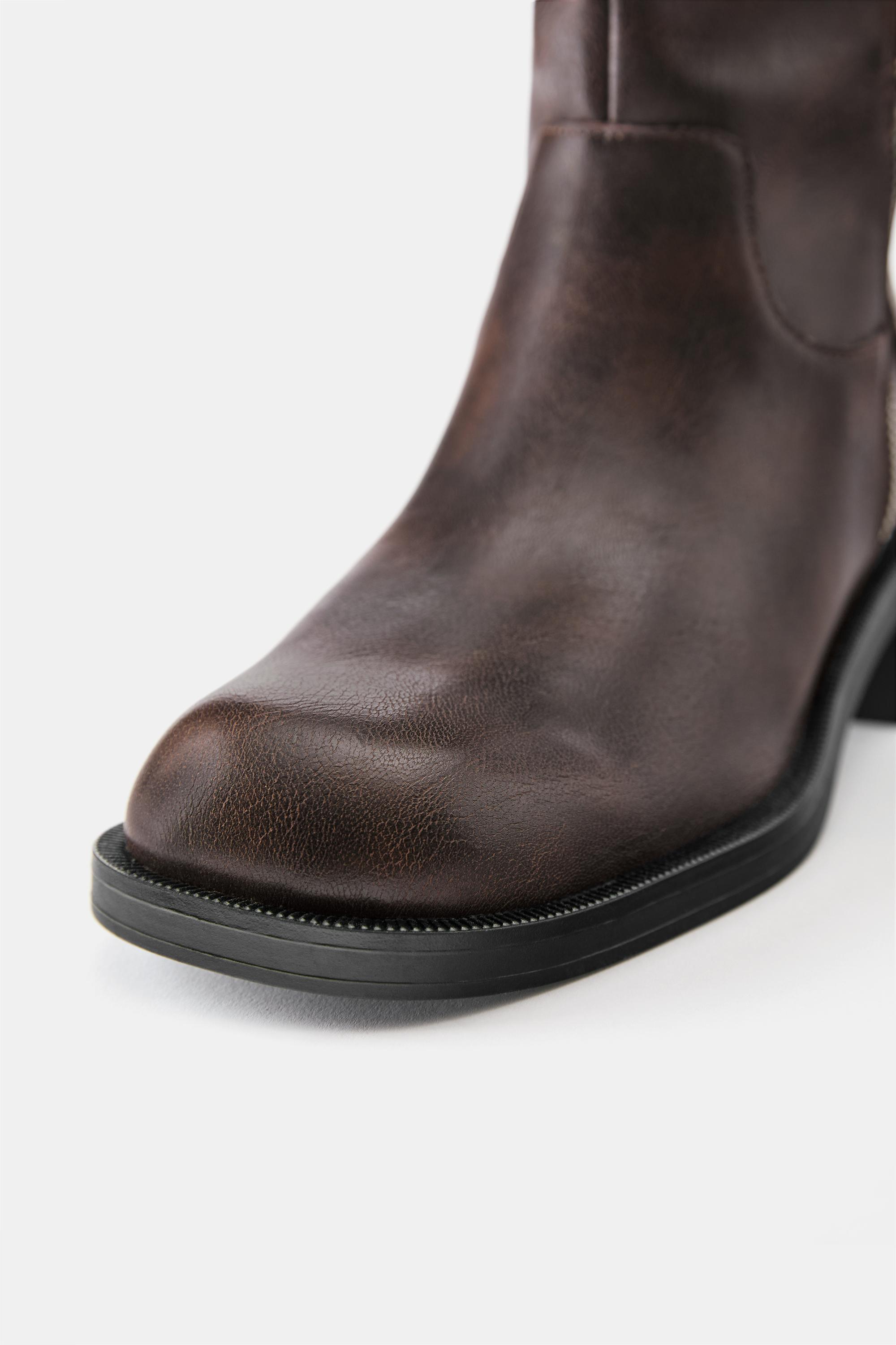 High-leg boots with decorative zip — Brown