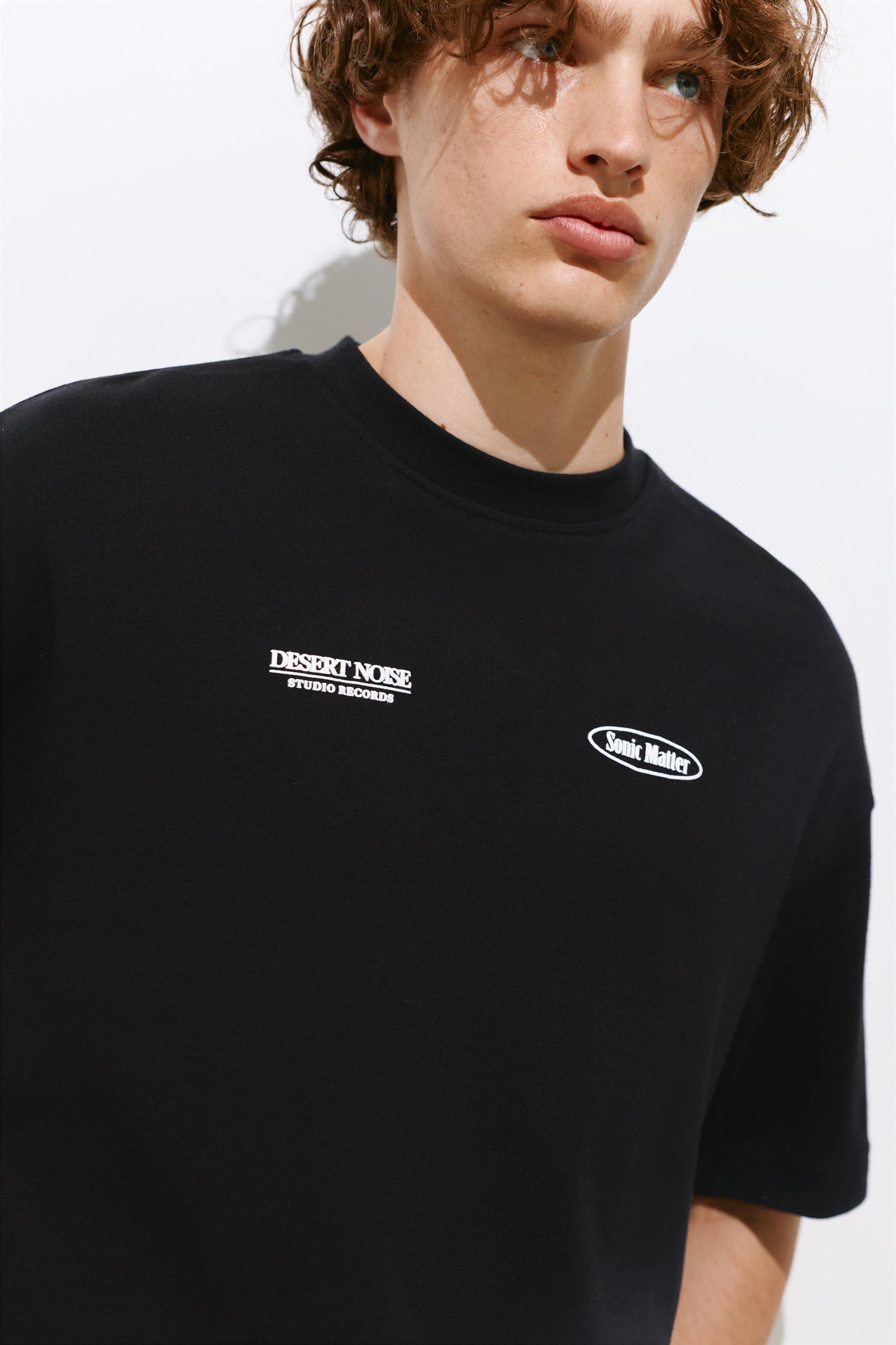 Oversize graphic T-shirt — Black