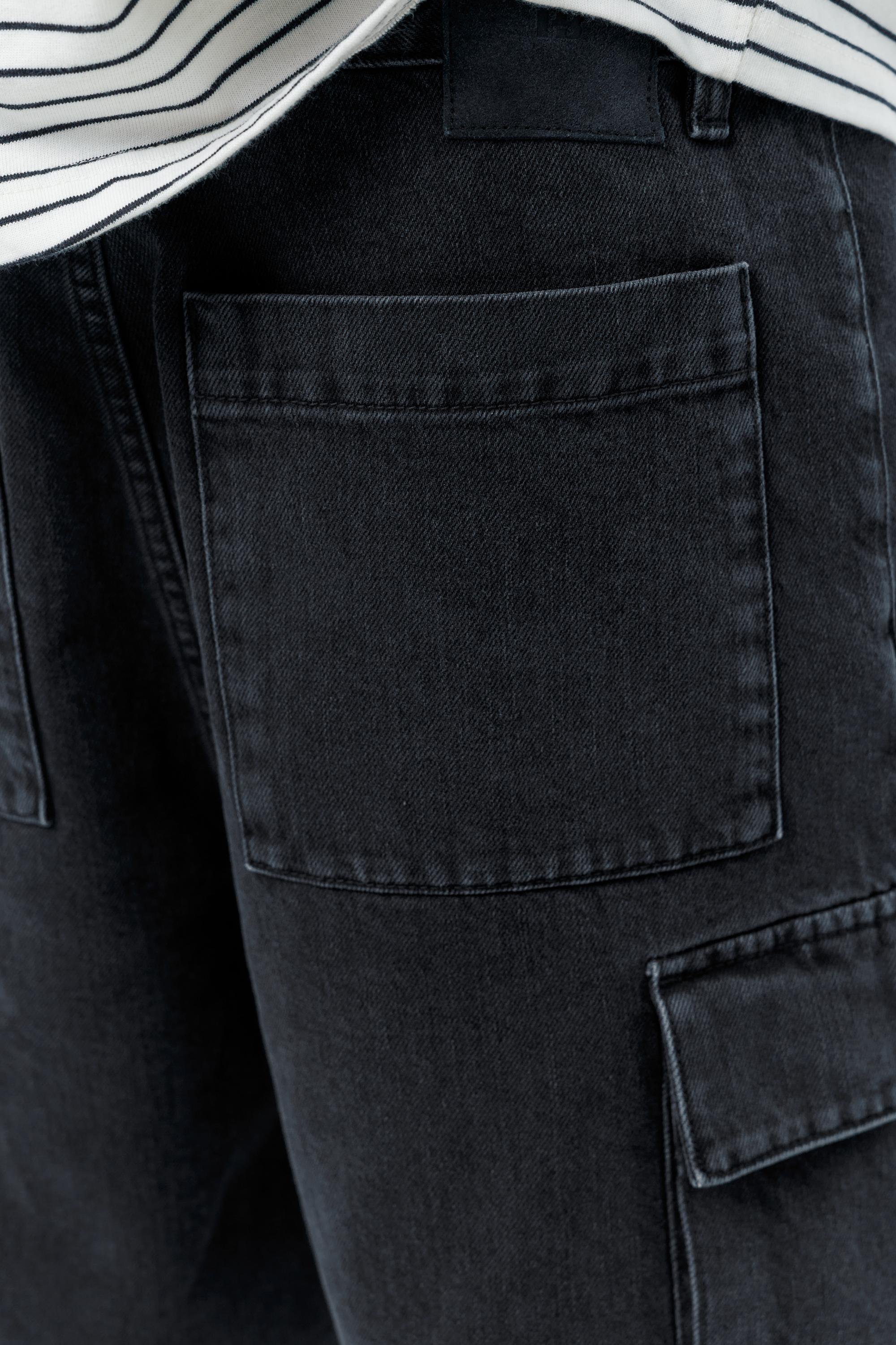 Baggy cargo Bermuda shorts — Faded black