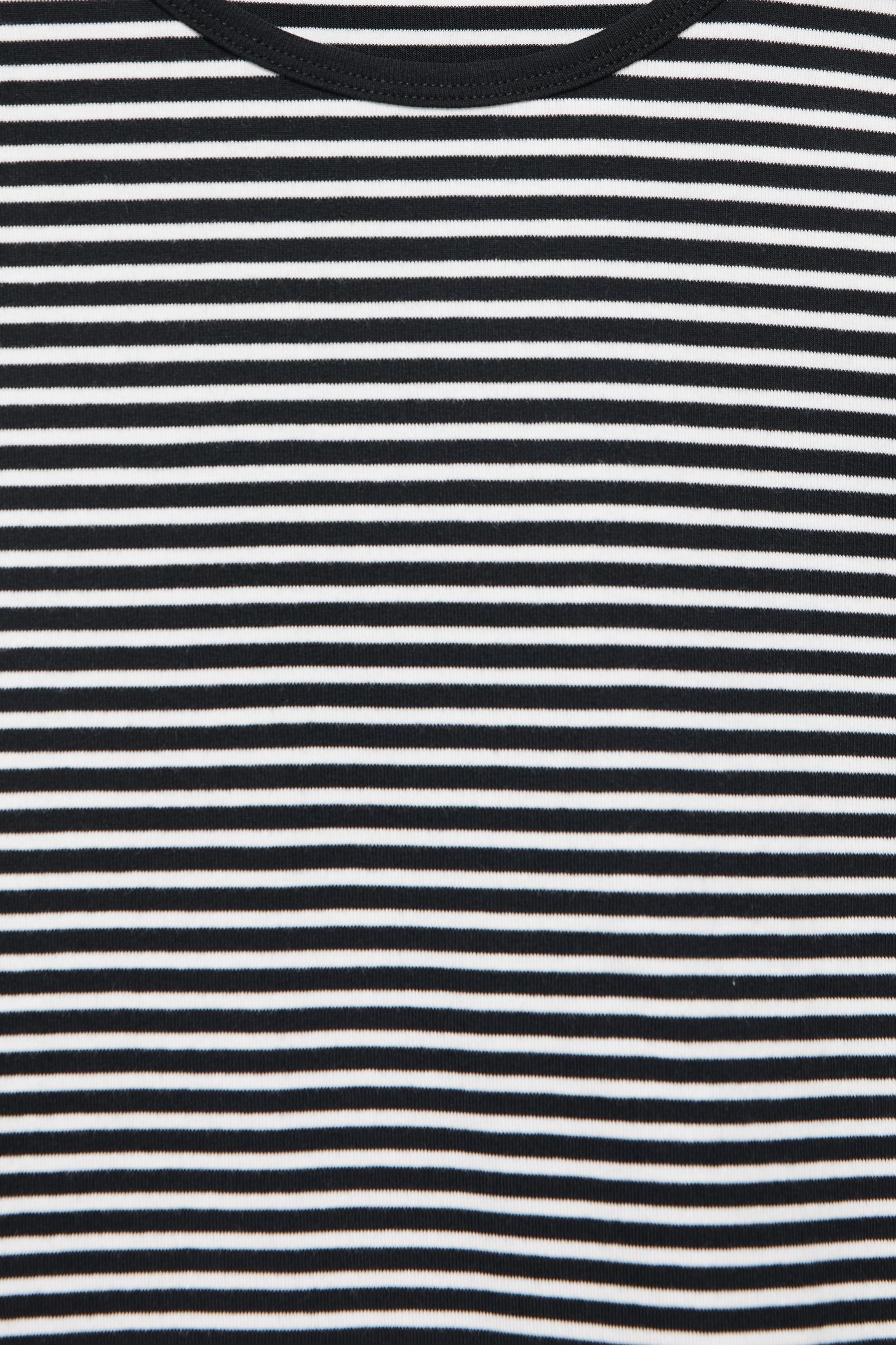 Fitted long sleeve T-shirt — Striped