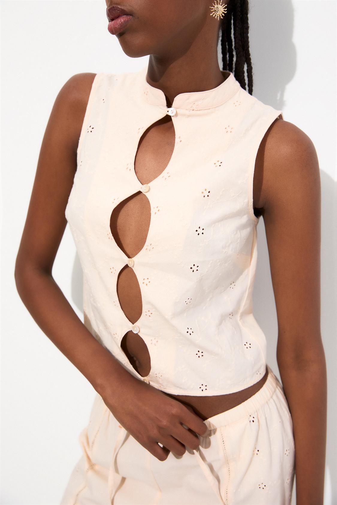 Rustic Swiss embroidery top - pull&bear 