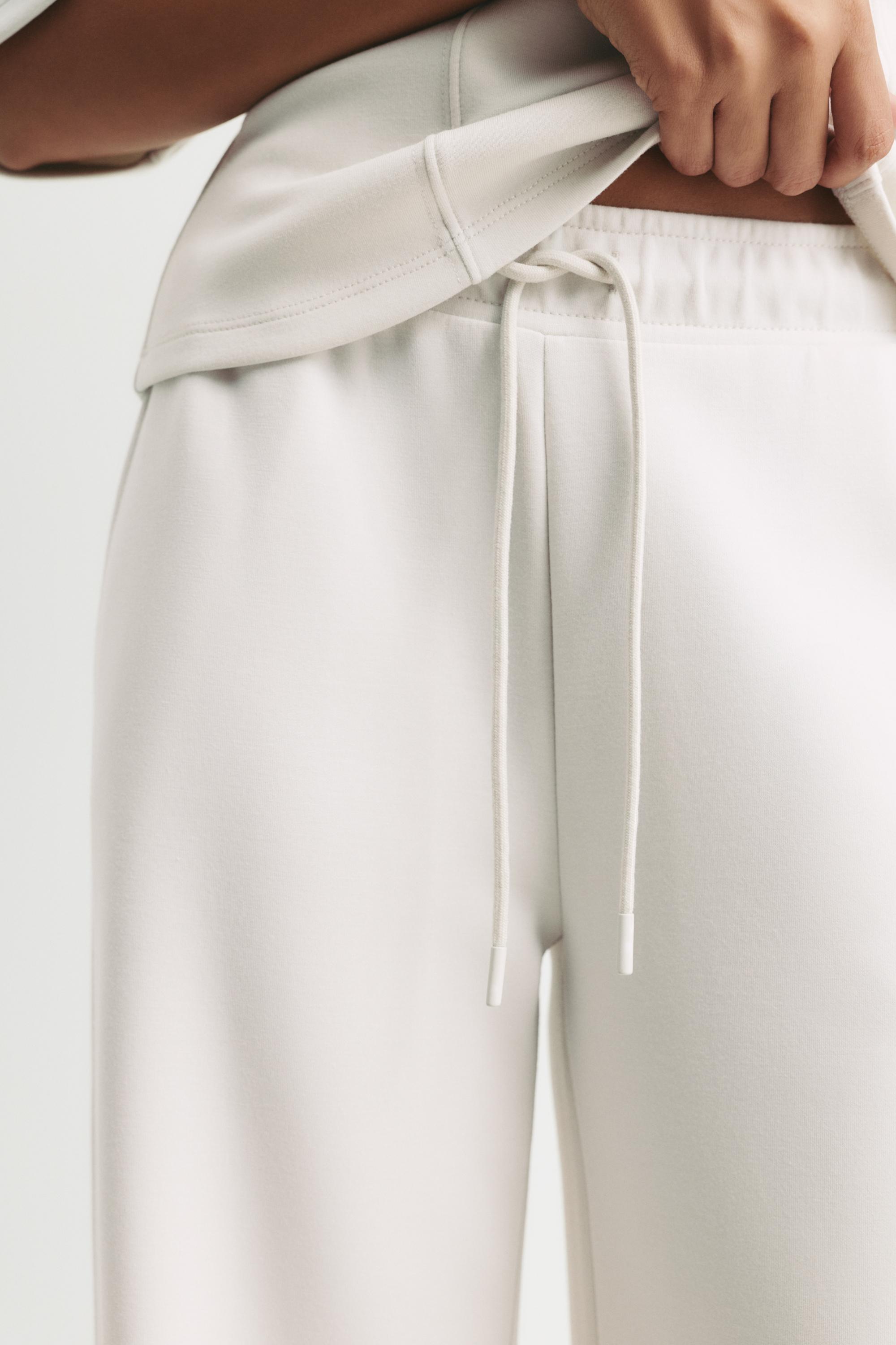 Yumuşak dokunuşlu geniş paça pantolon - Görsel 122