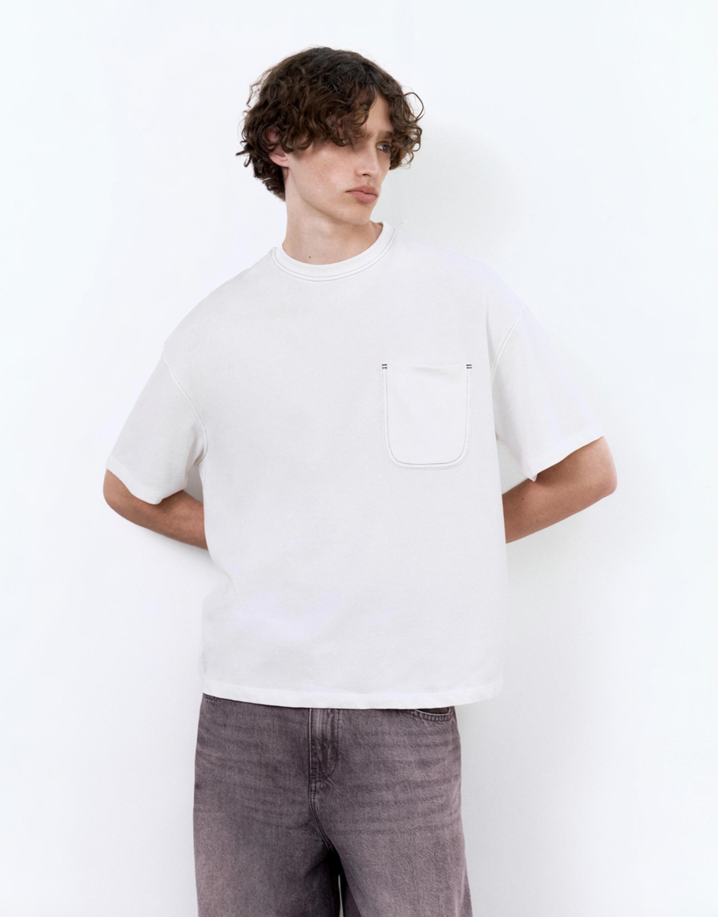 Boxy T-shirt with pocket — Off white