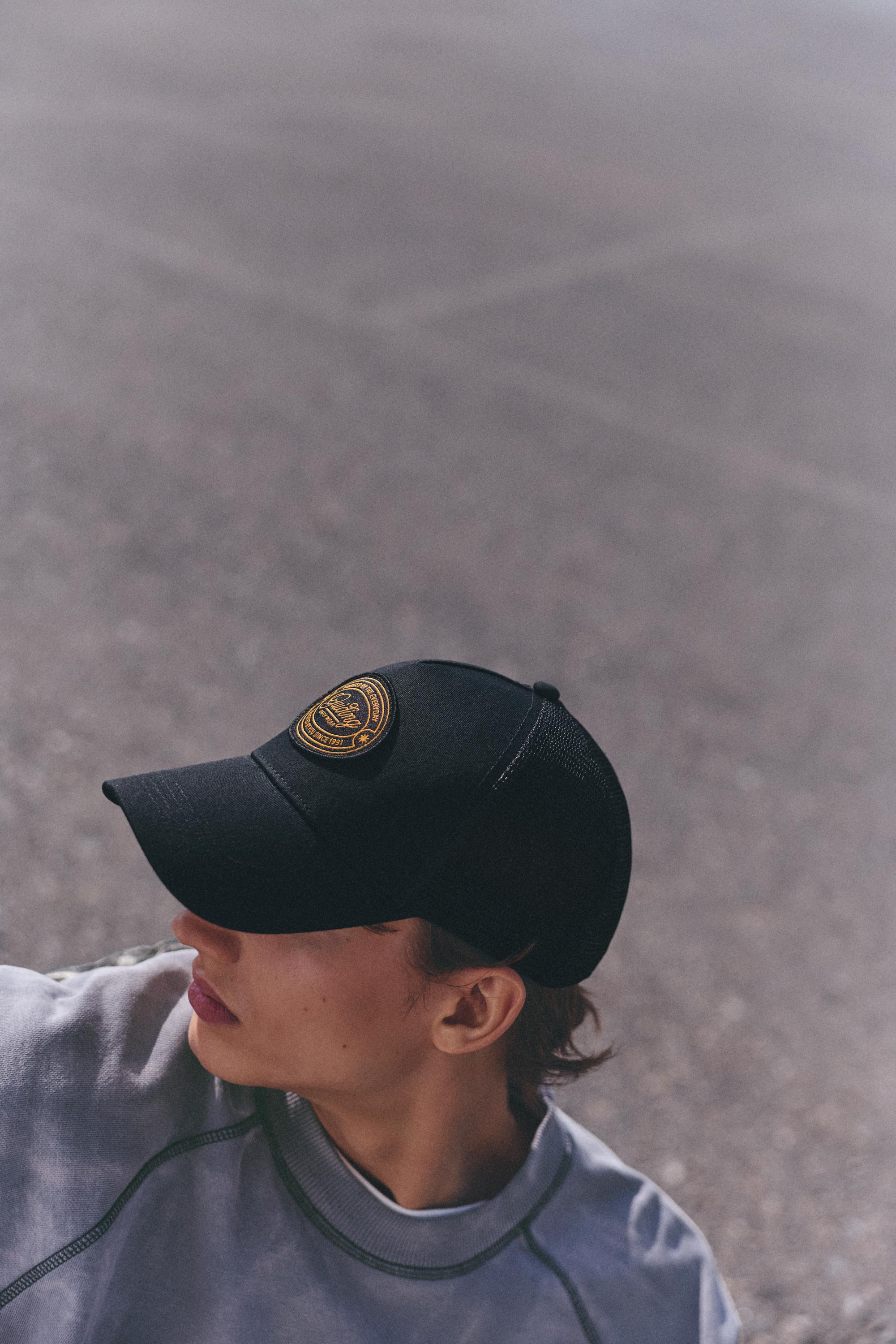 Embroidered patch trucker cap — Black