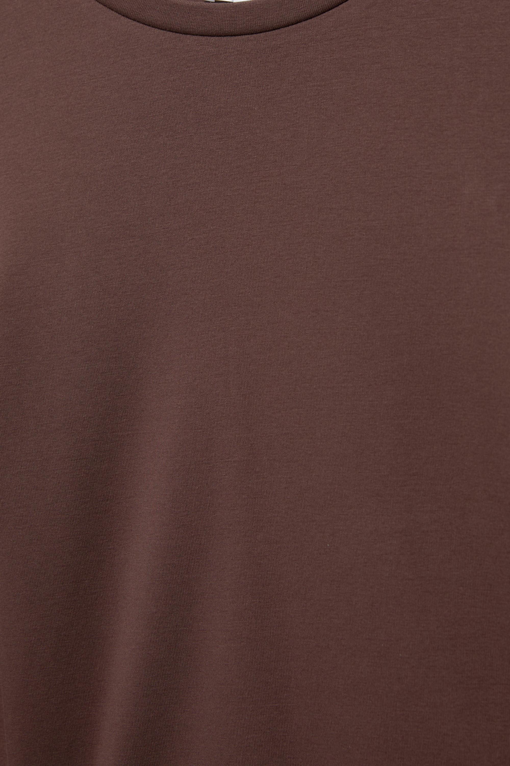 Vücuda oturan uzun kollu t-shirt