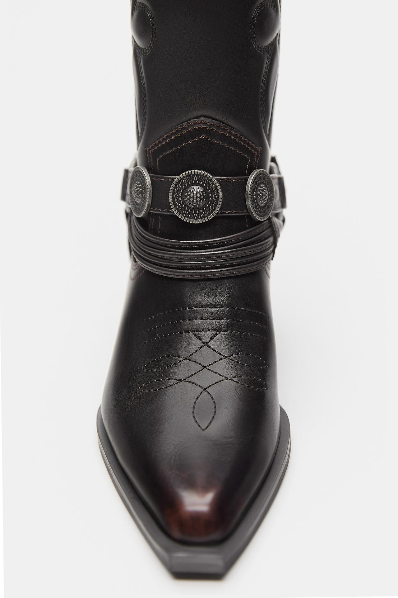 Cowboy boots with metal details — Burgundy