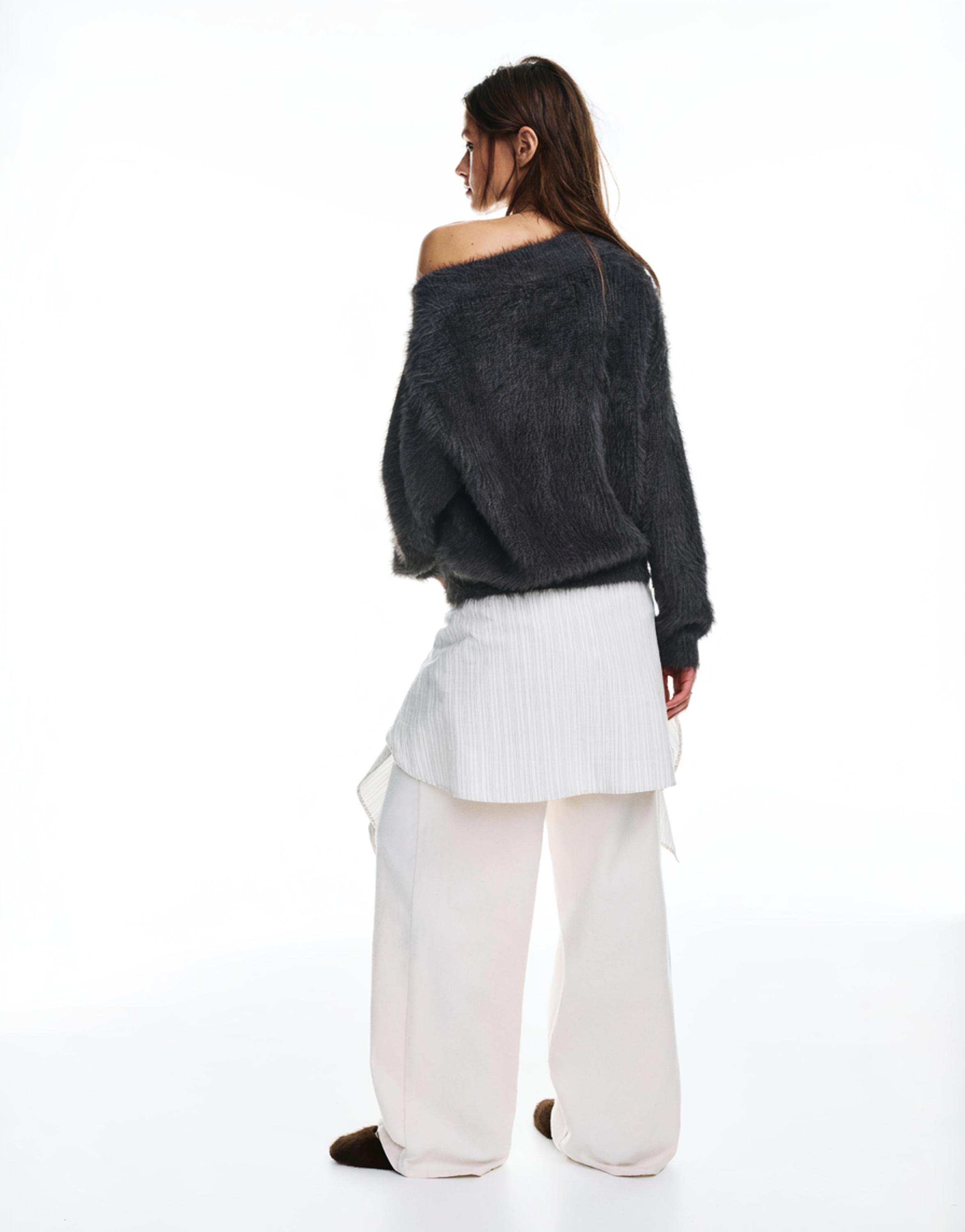 Asymmetric faux fur sweater — Lead