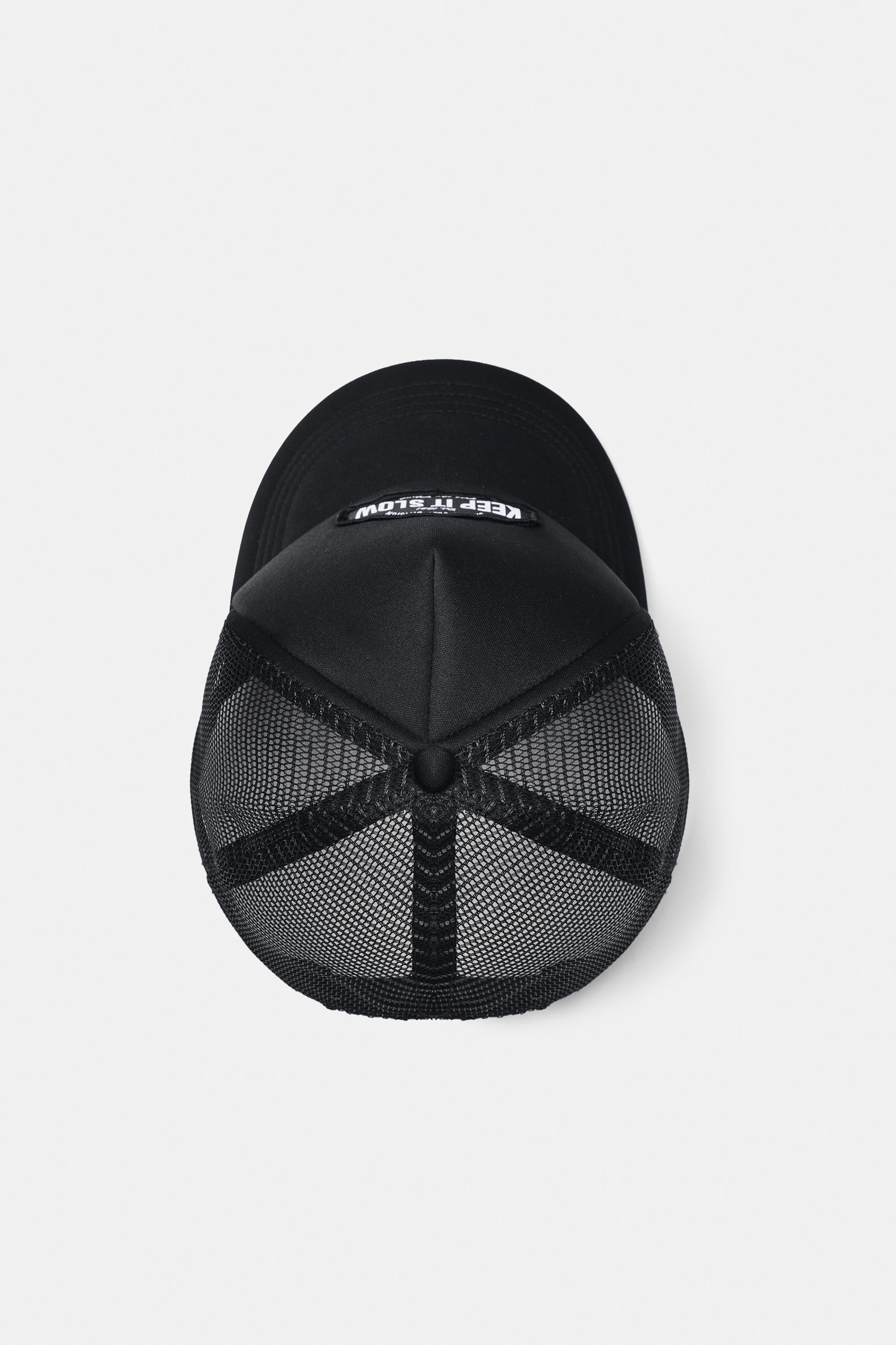 Black graphic trucker cap — Black