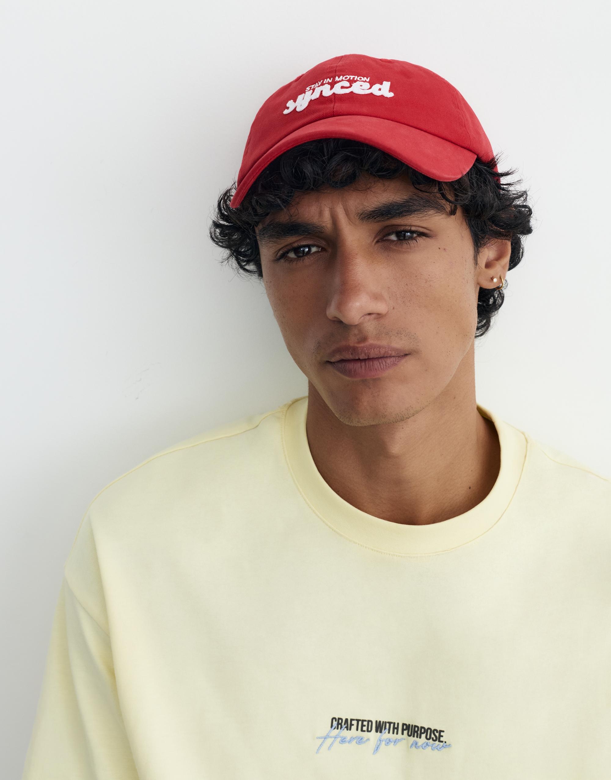 Synced graphic cap — Red