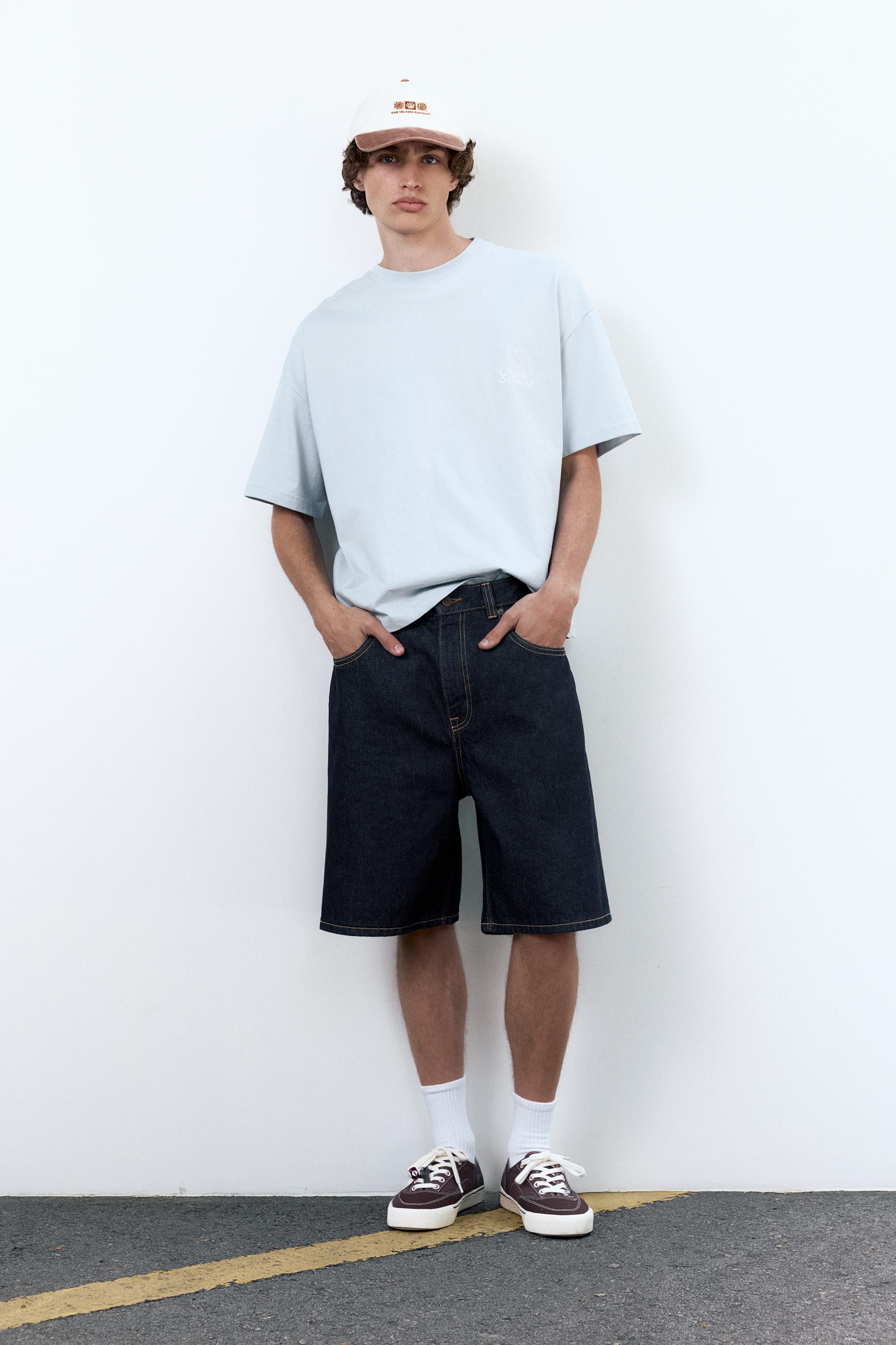 Boxy-fit T-shirt with graphic — Pale blue