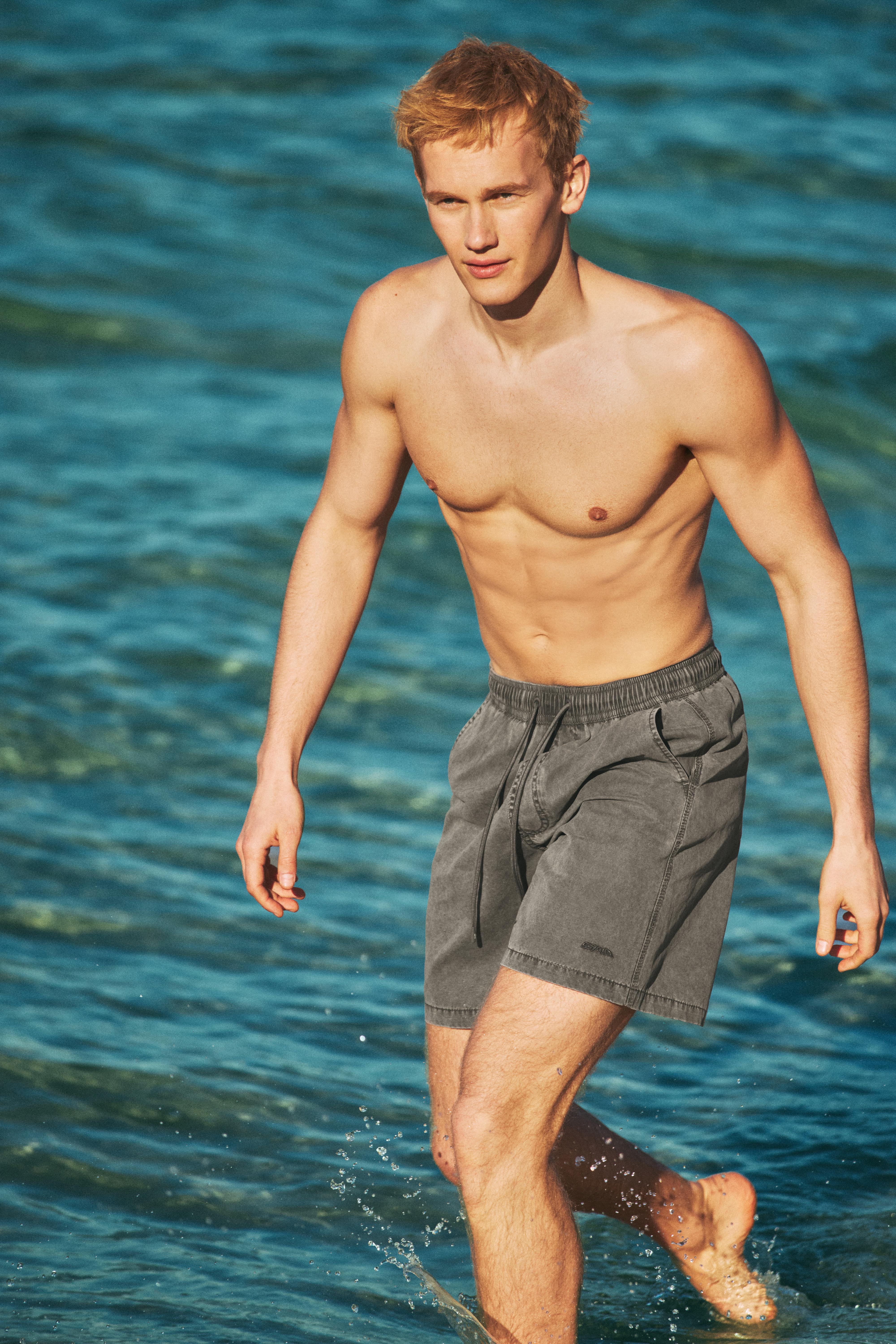 STWD board shorts — Black