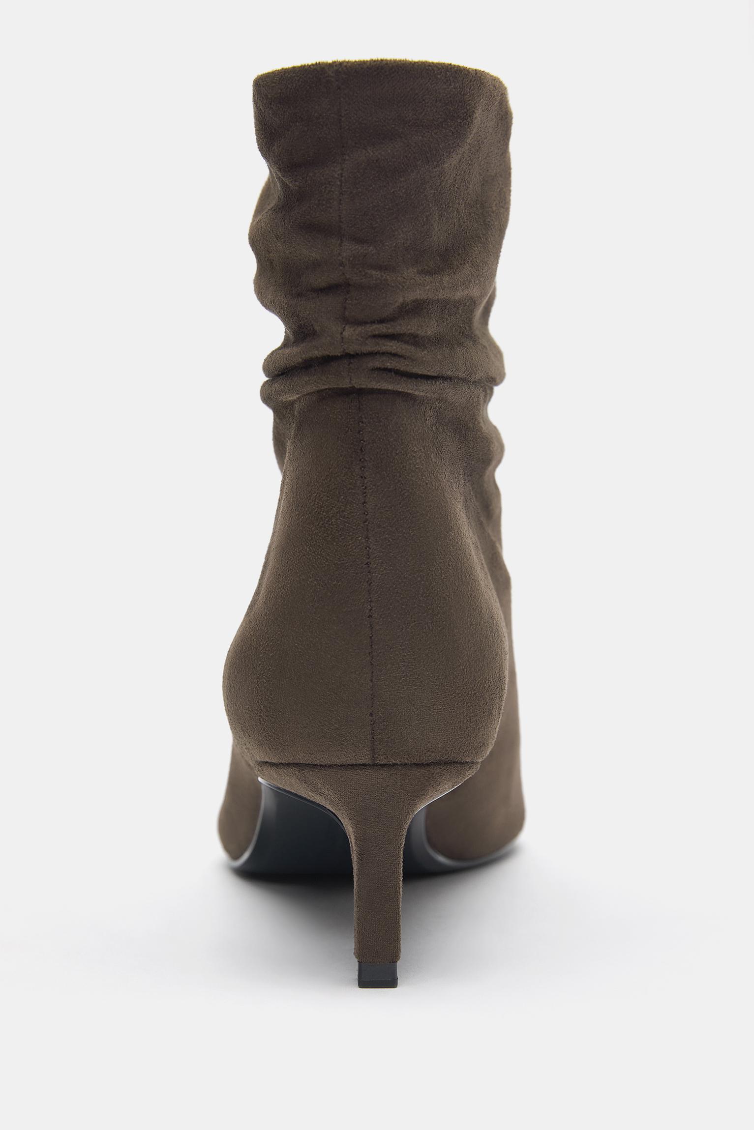 Ruched heel ankle boots — Brown