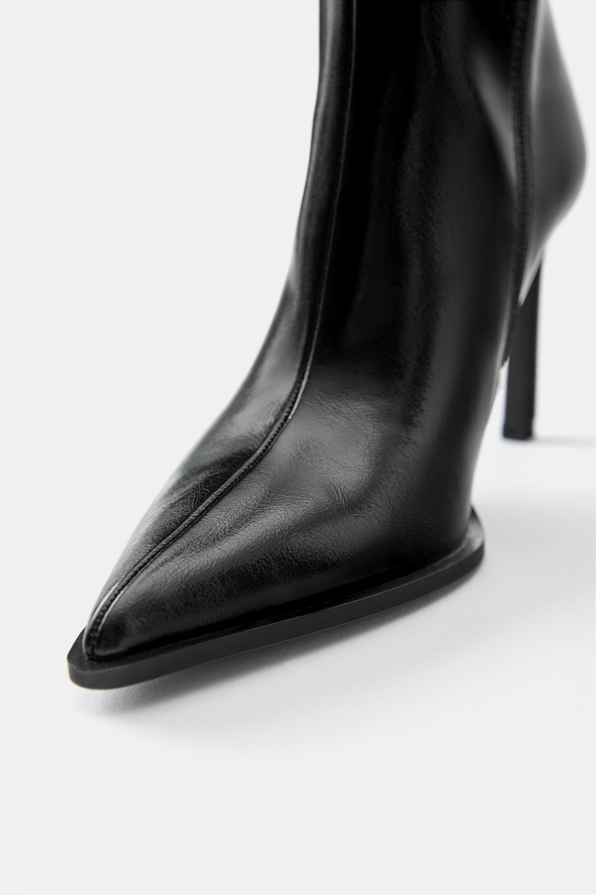 High-heel boots — Black