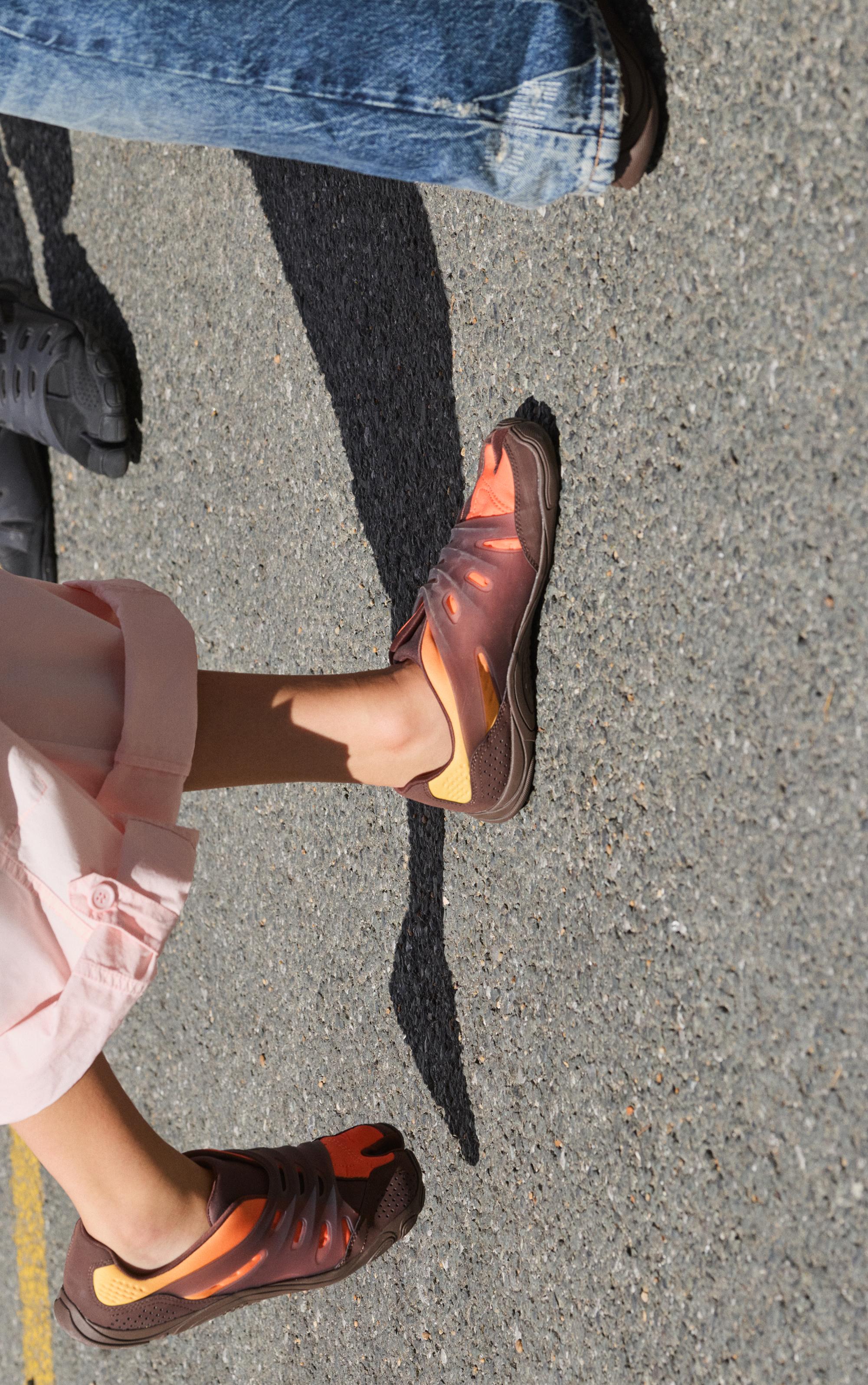 Pleasures trainers — Contrast