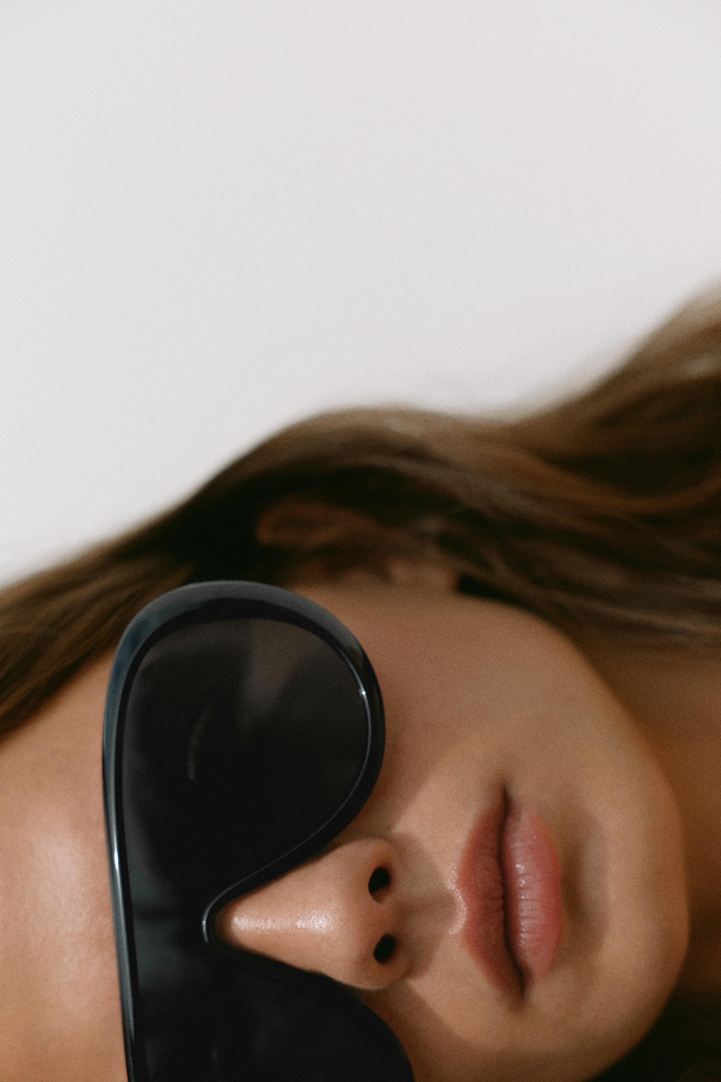 Resin aviator sunglasses — Black