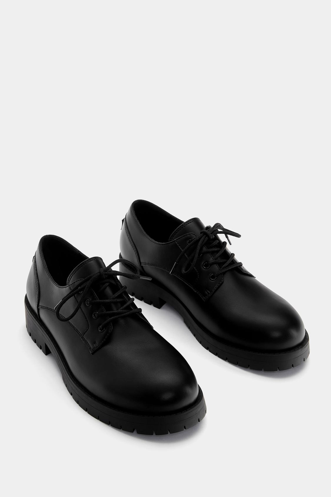 Schuhe mit Schnürverschluss - PULL&BEAR