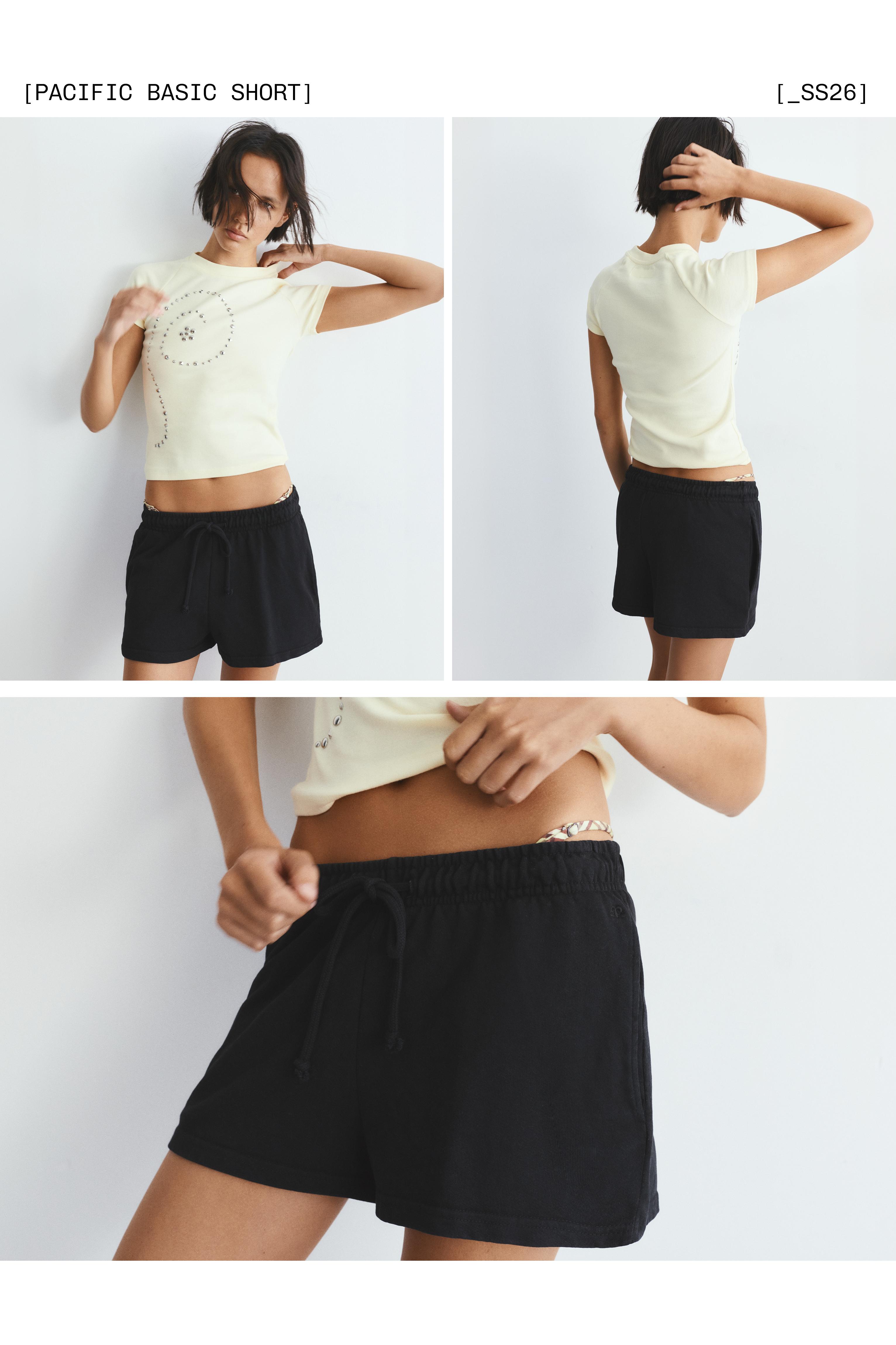 Sports shorts with elastic waist — Black