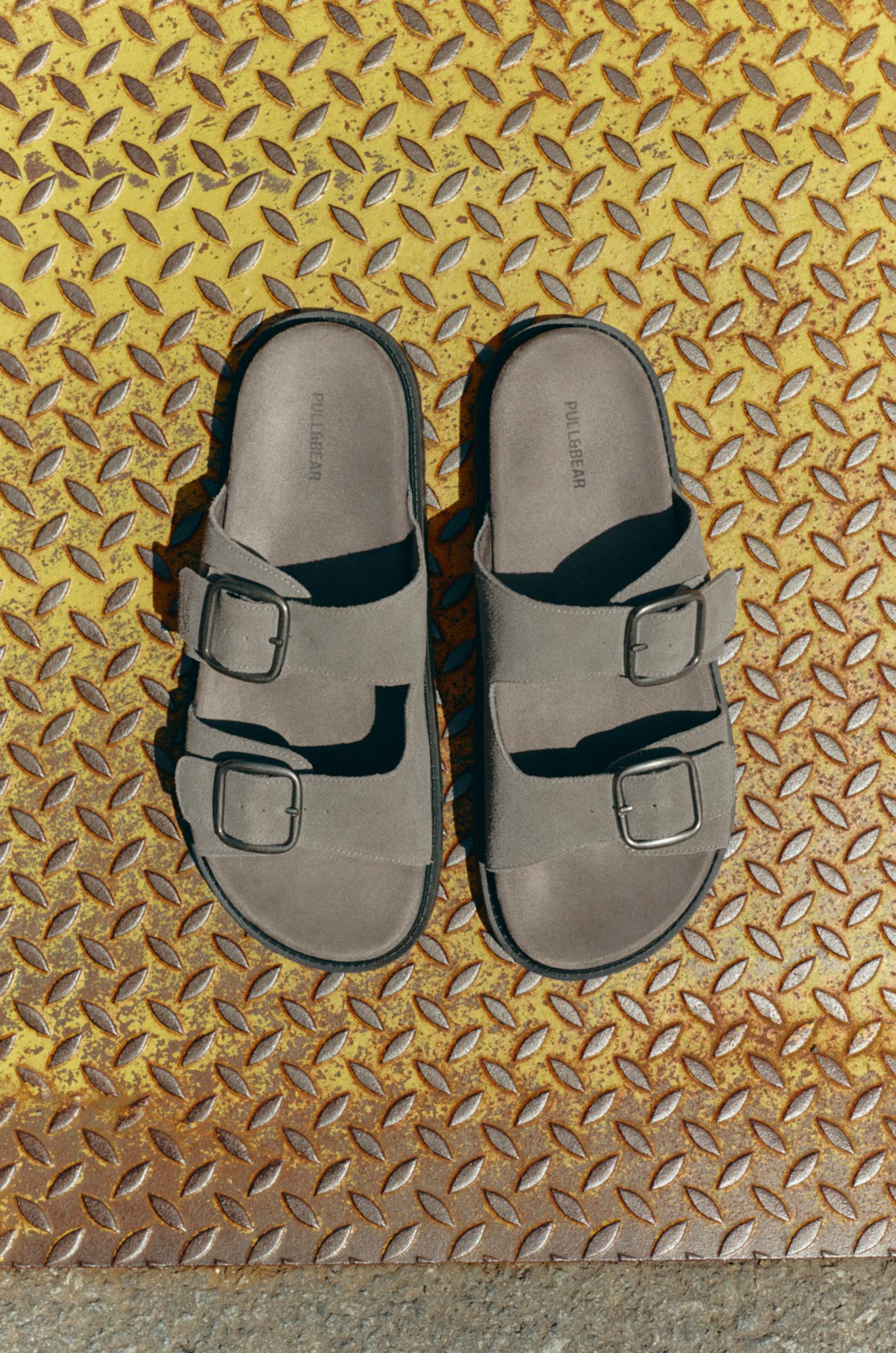 Leather buckle sandals — Grey