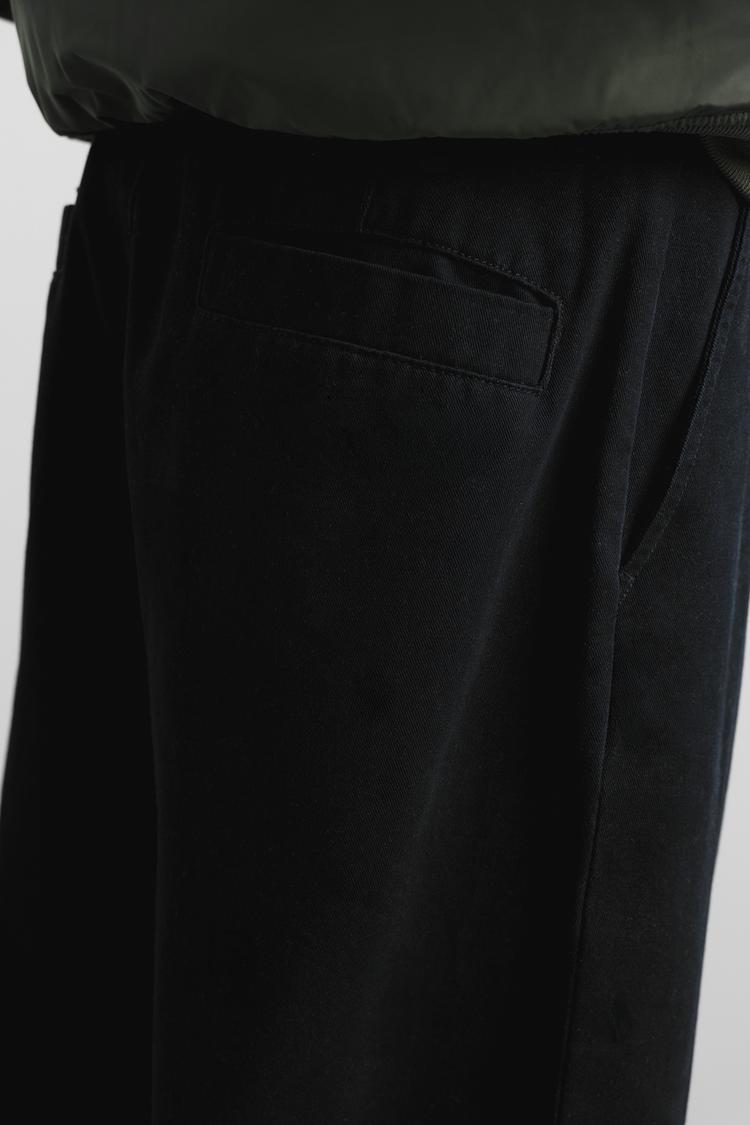 Baggy darted chinos — Black