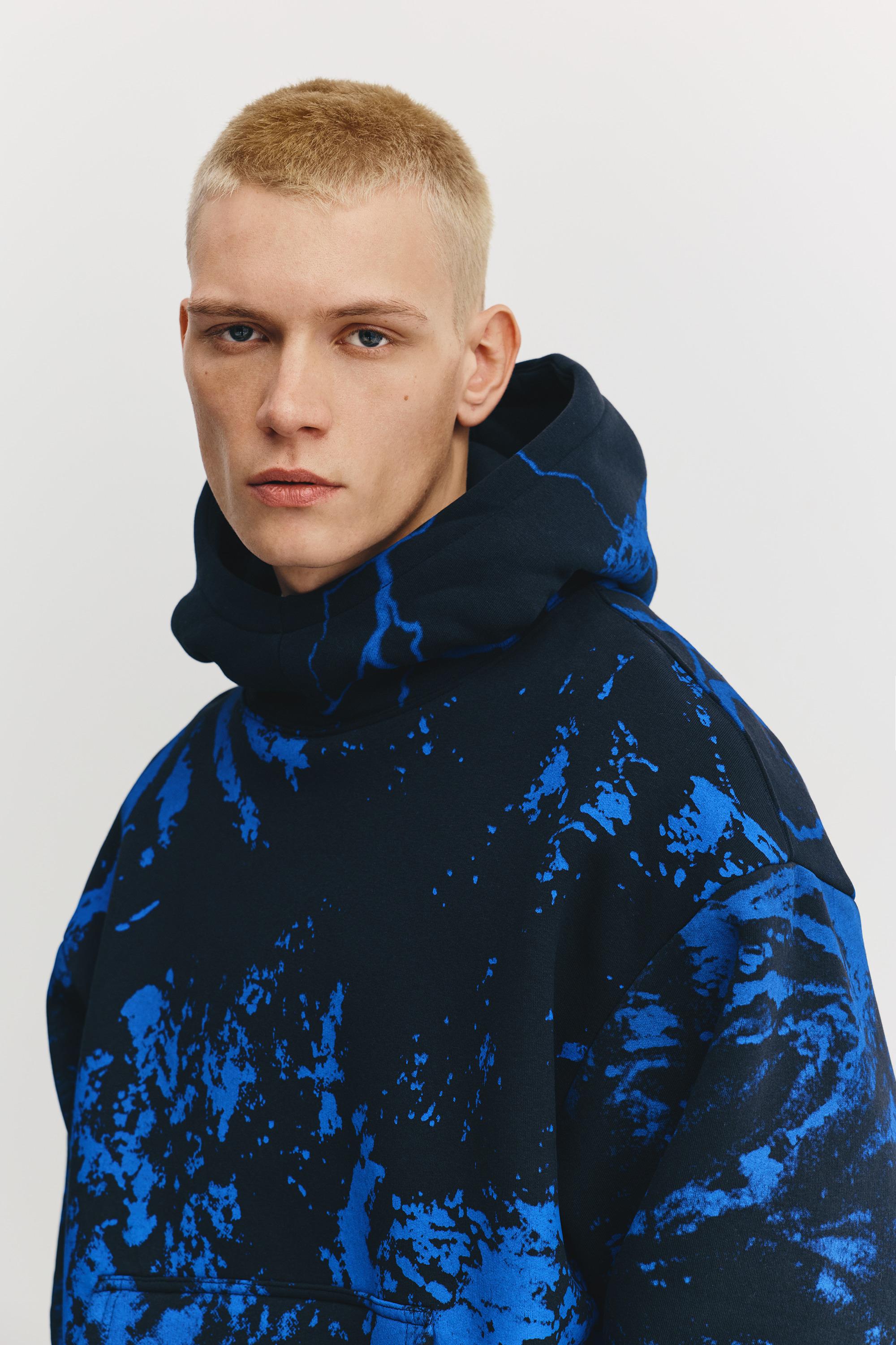 Stranger Things batik desenli kapüşonlu sweatshirt - Görsel 3