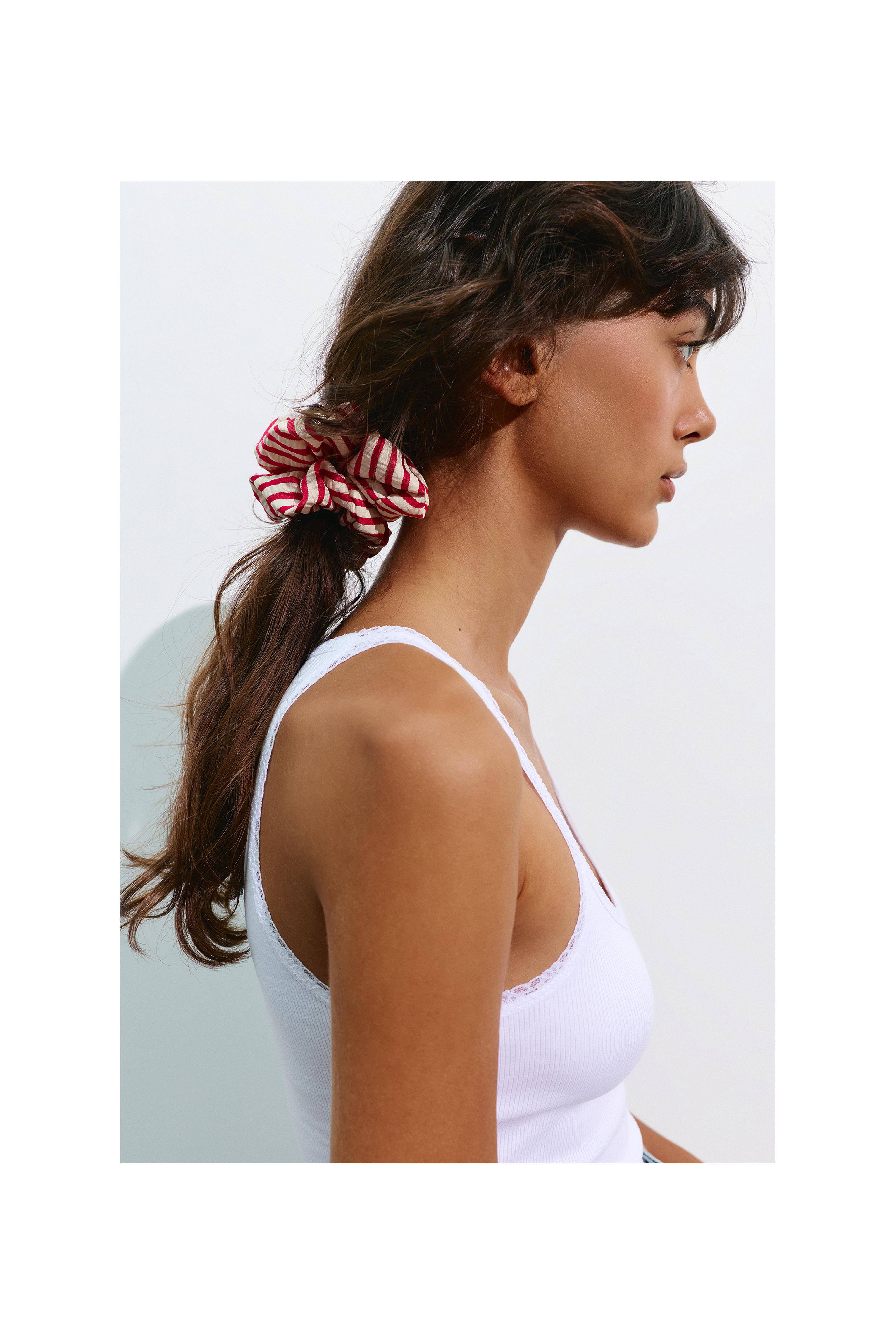 Striped scrunchie — Red