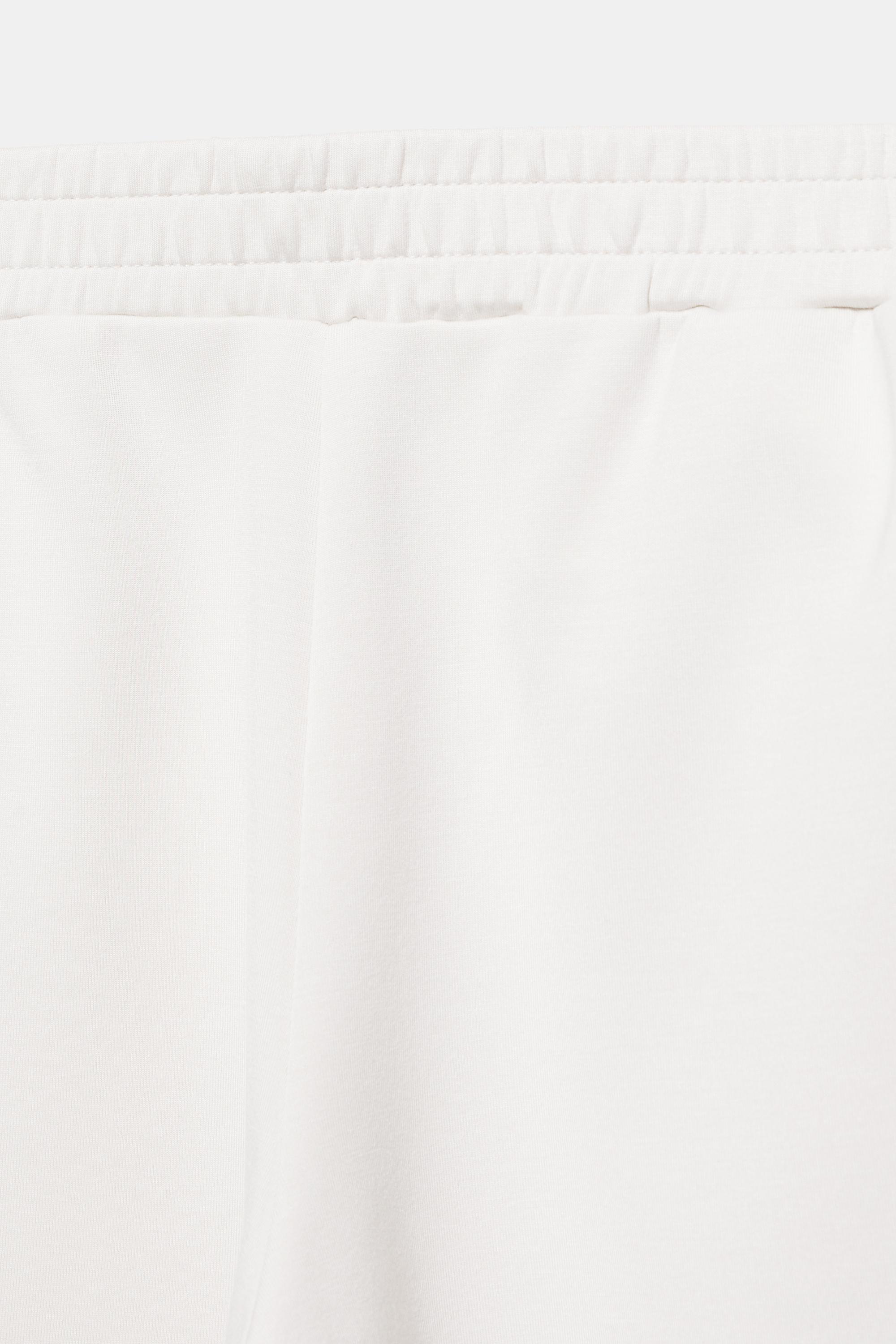 Soft touch sports shorts — Ecru