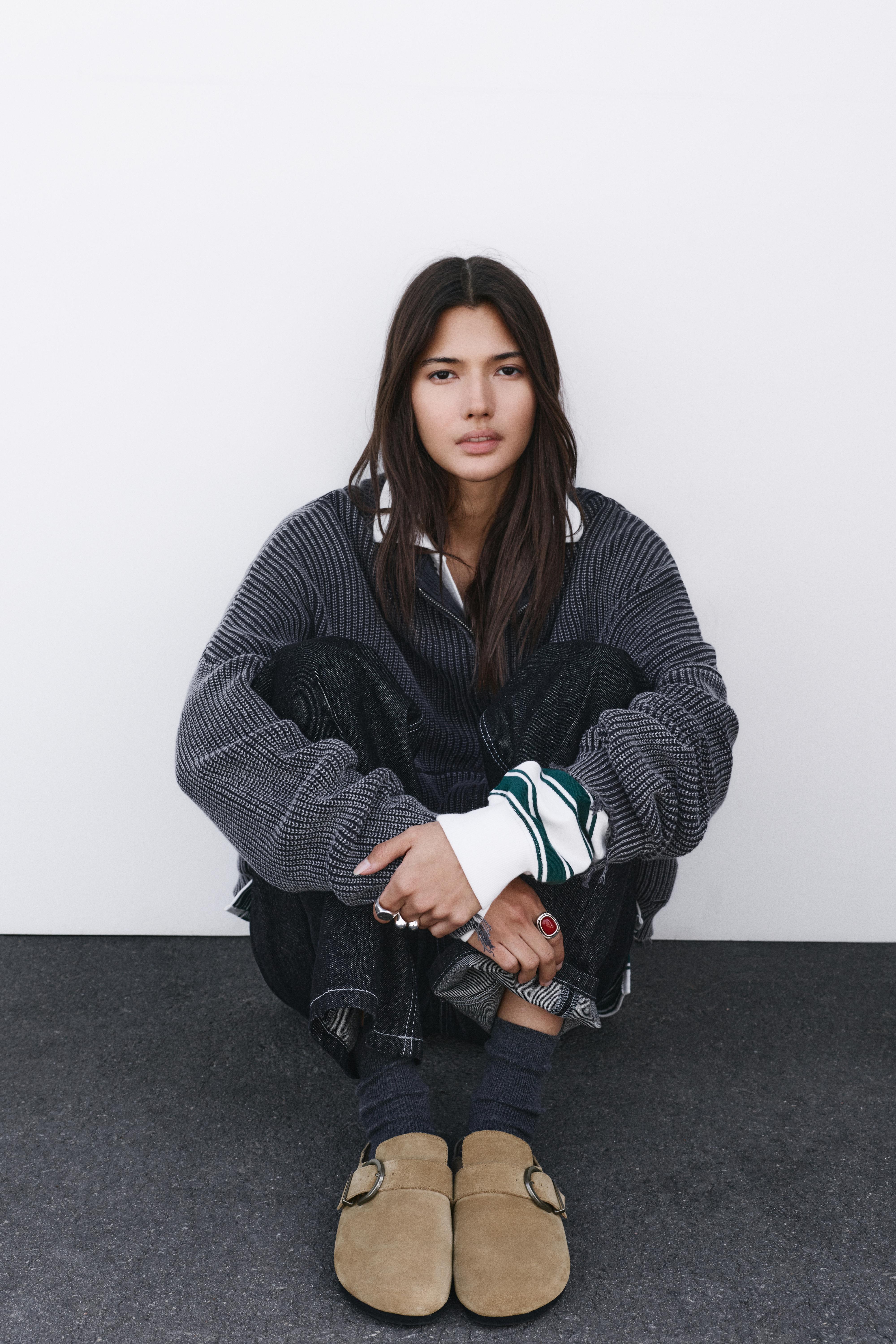 Leather clogs with buckle - pull&bear