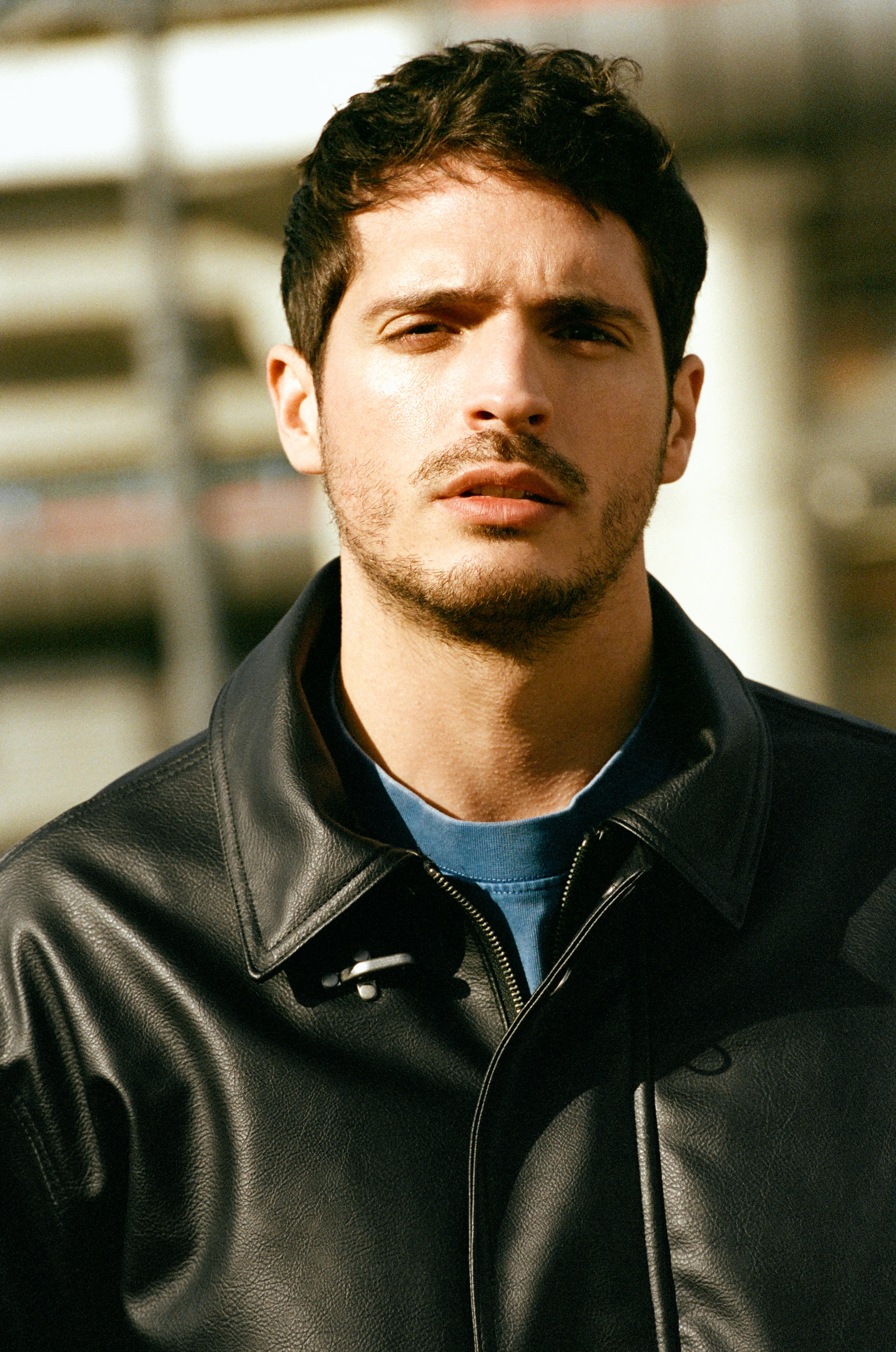 Süslü düğmeli suni deri ceket - Görsel 15