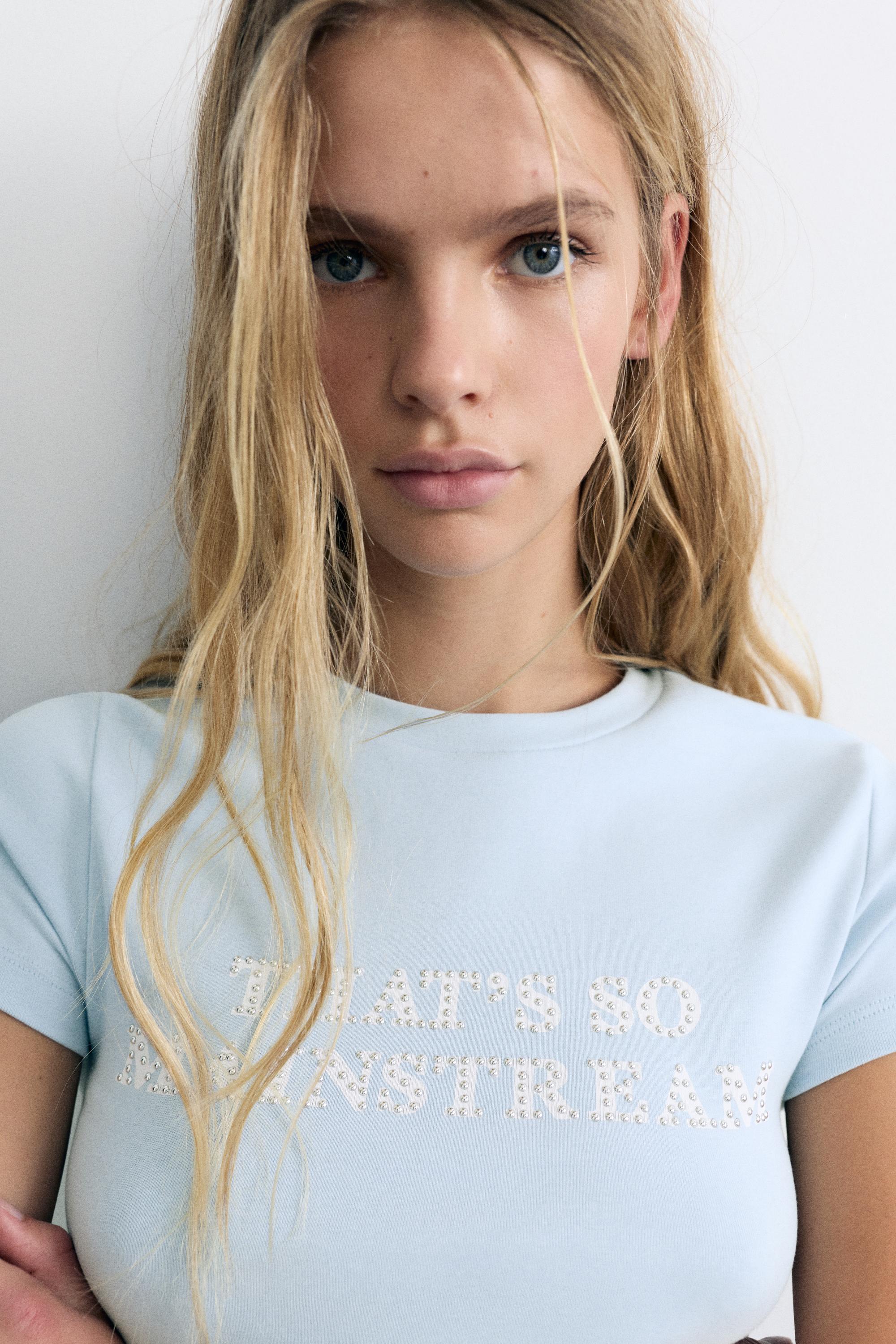 Studded slogan T-shirt — Pale blue