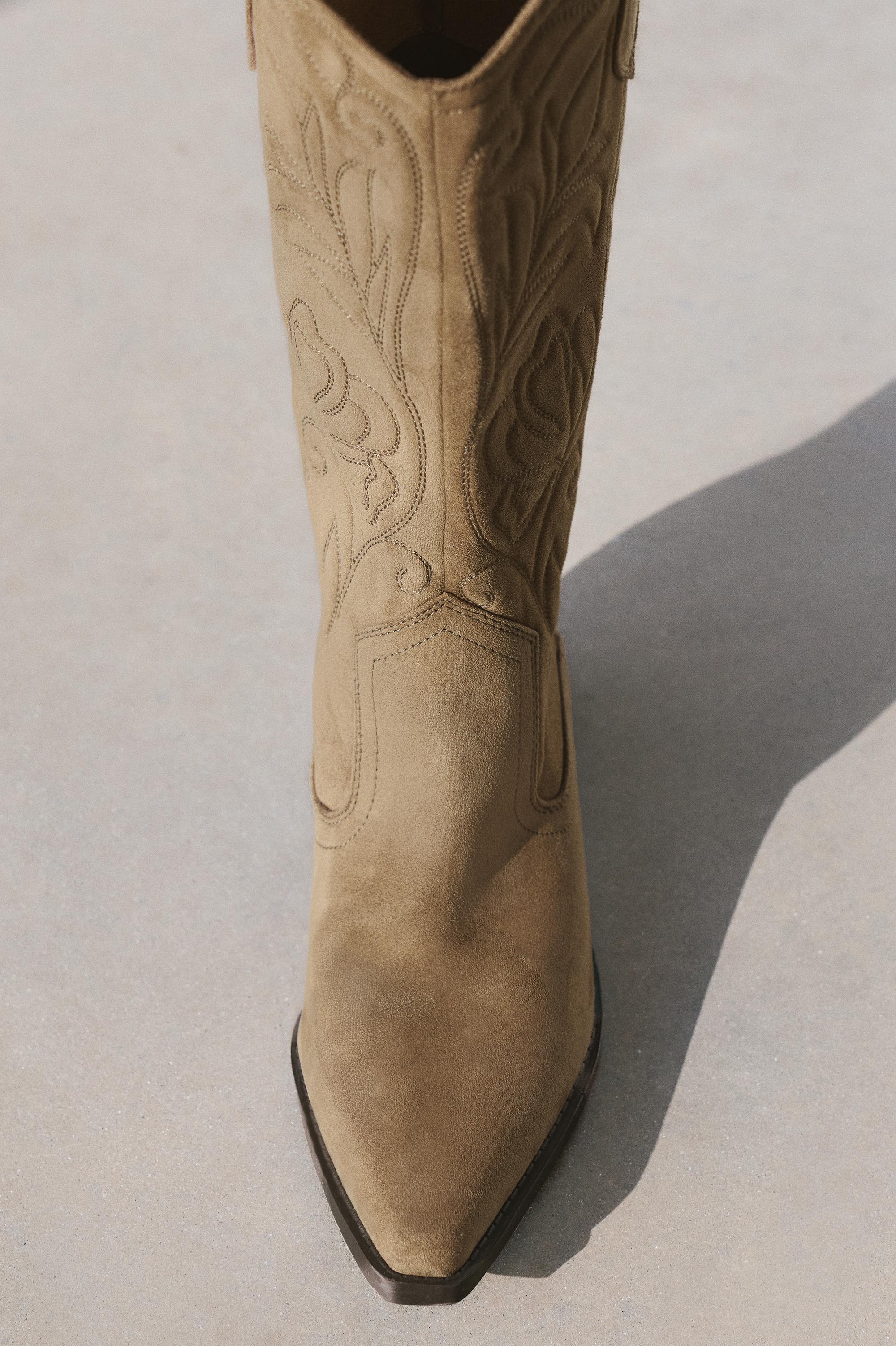 cowboy boots — Brown