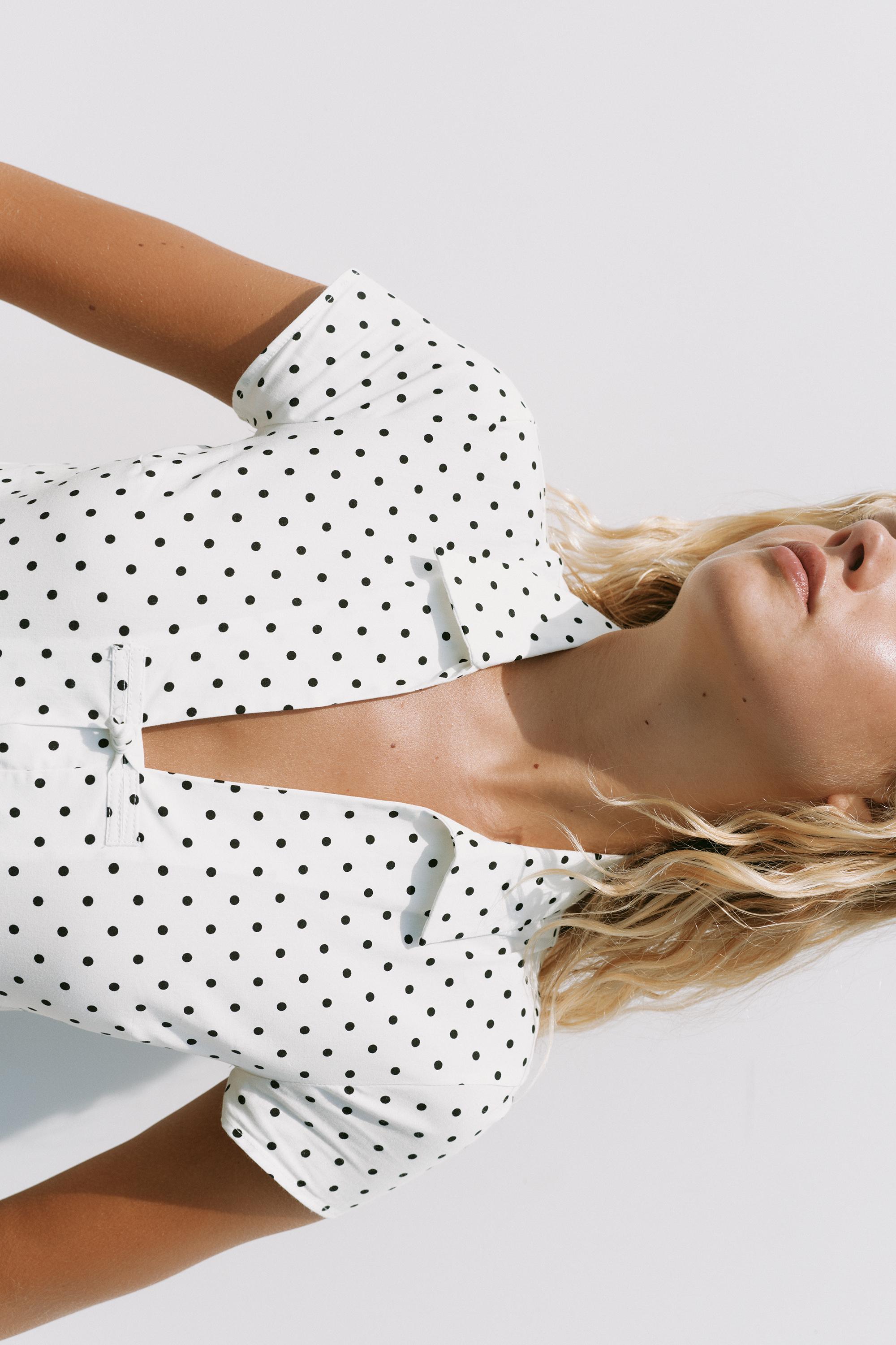 Short sleeve shirt with toggles — White/Black