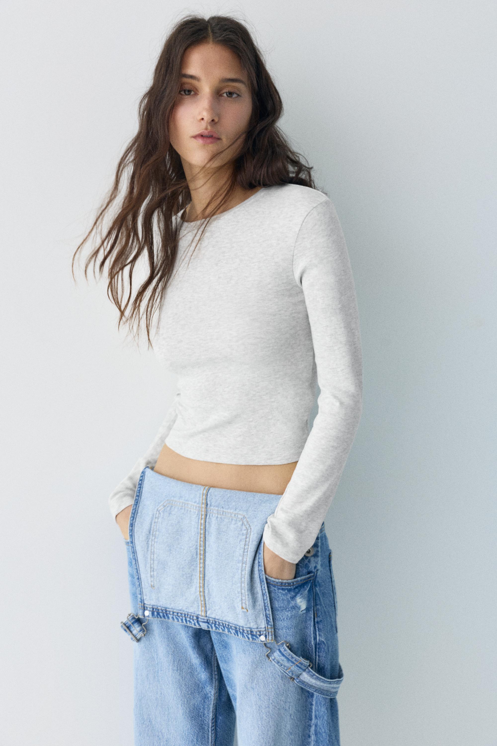 Eng Anliegendes T-Shirt Mit Langen Ärmeln