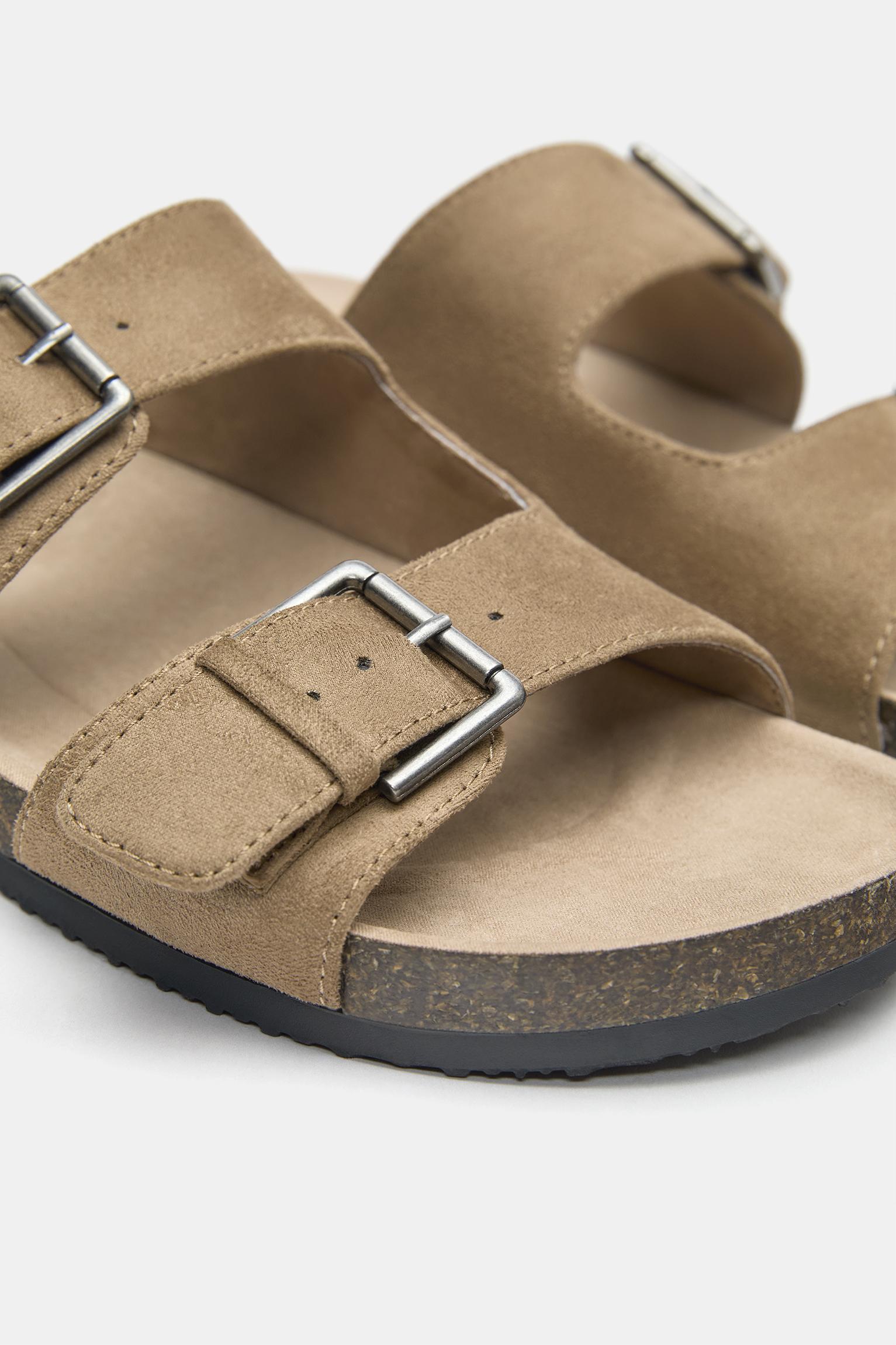 Buckled sandals — Ecru