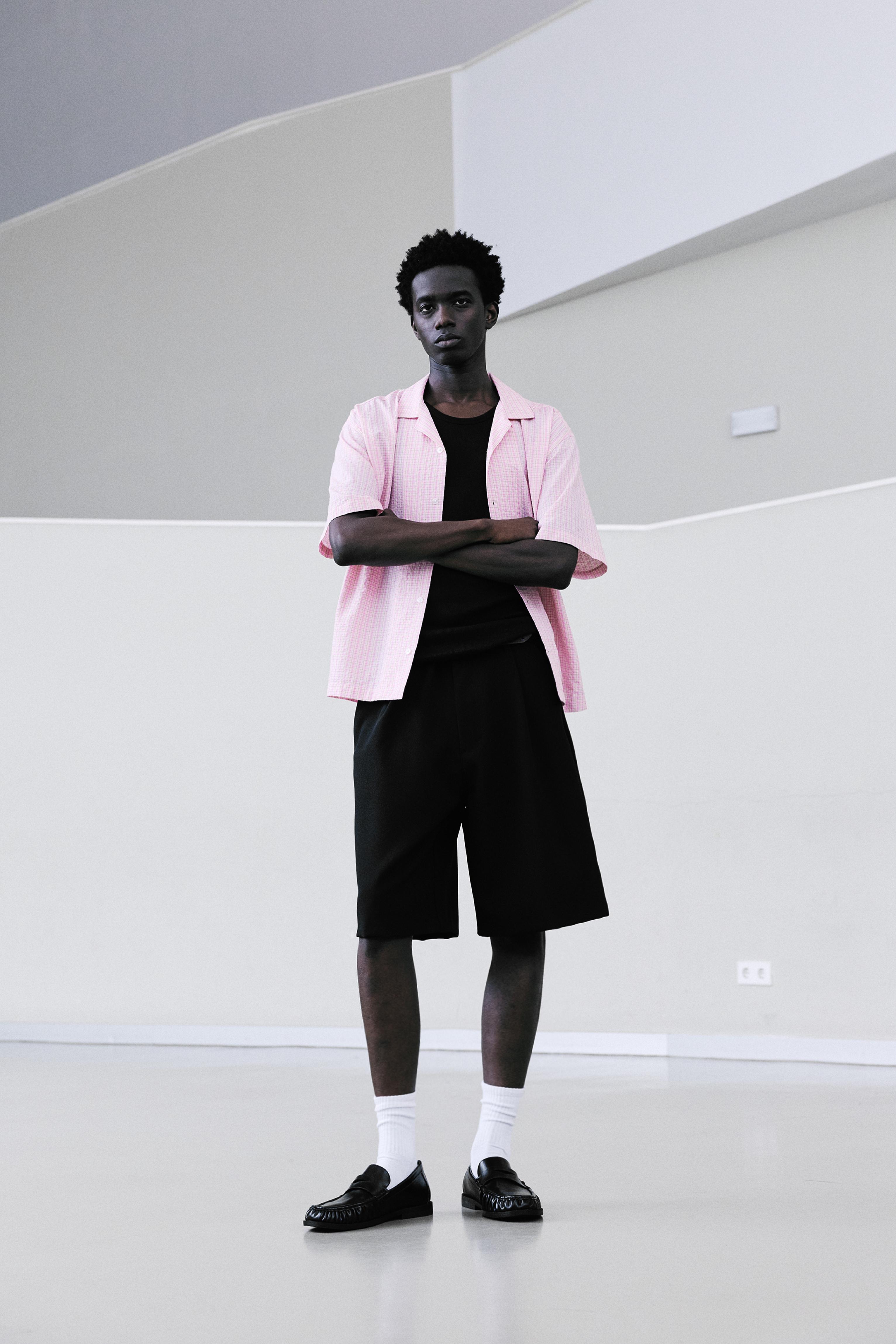 Smart Bermuda shorts with pleats — Black
