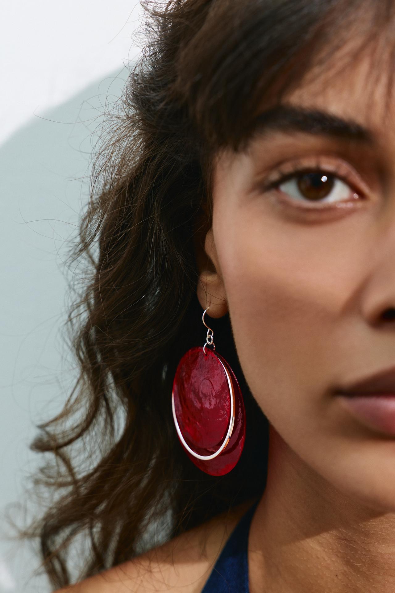 Mother-of-pearl-effect double earrings — Red
