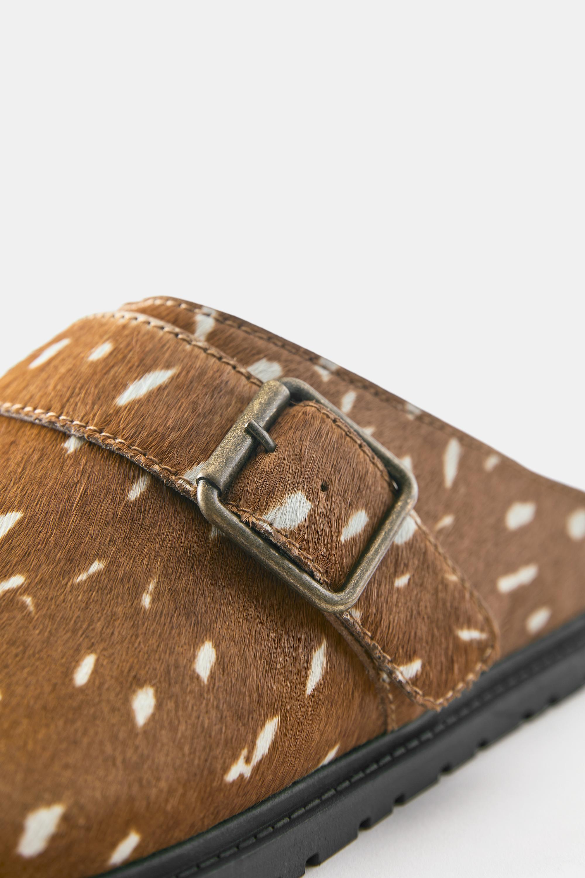 Leather buckle clogs — Brown