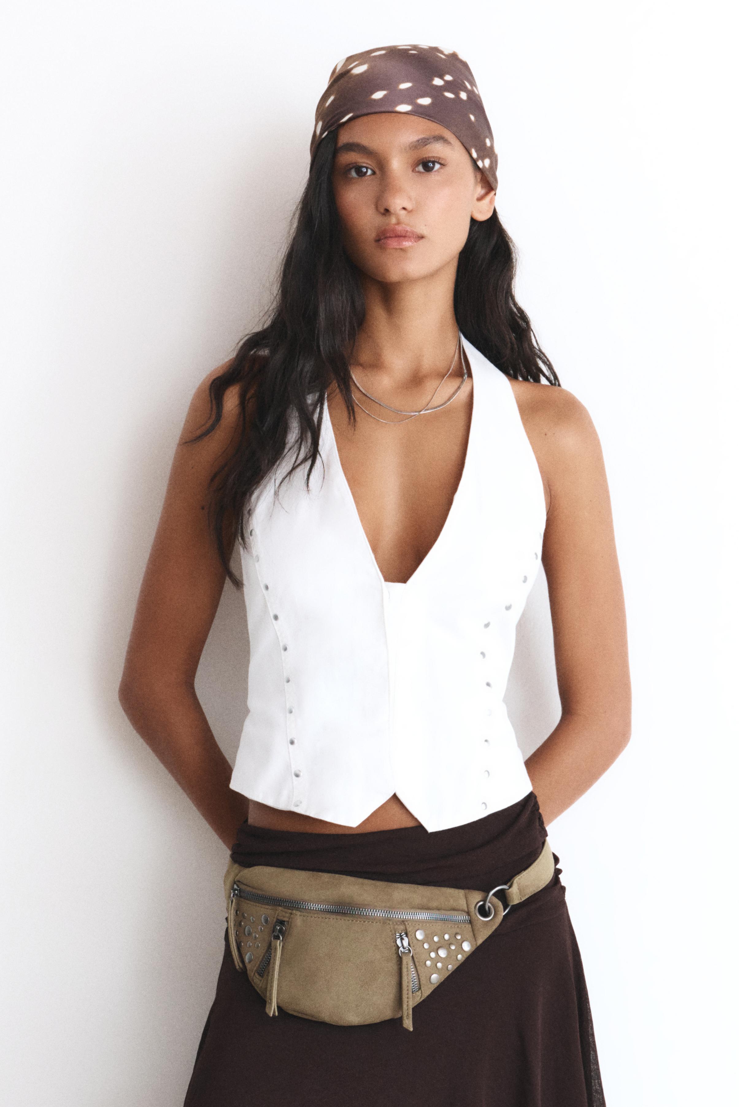 Studded belt bag — Beige